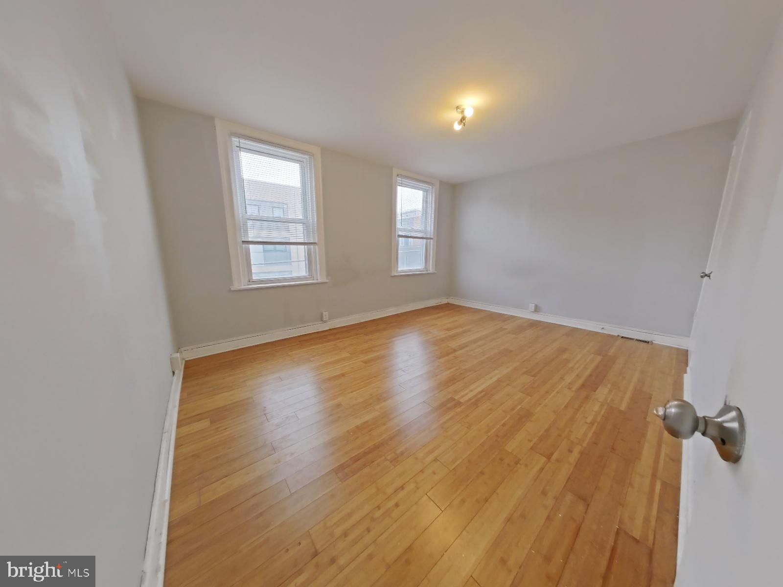 EAST KENSINGTON - Residential