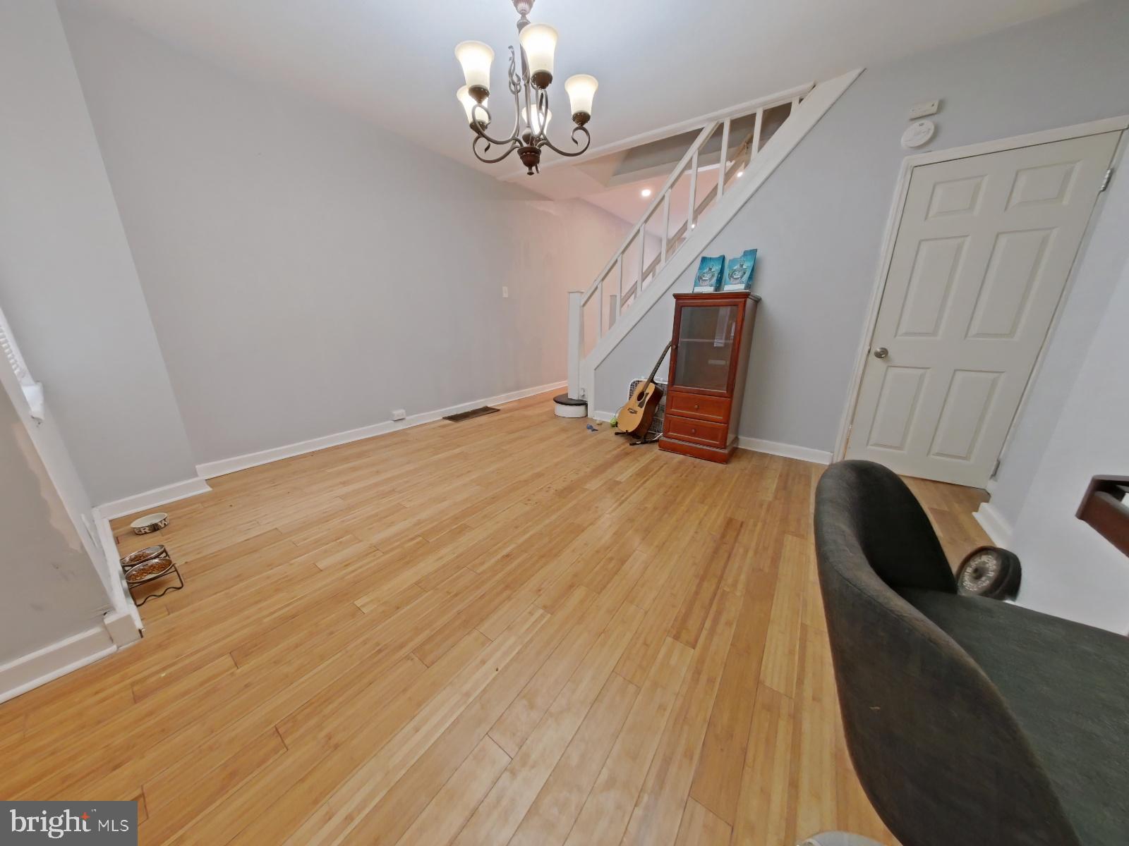 EAST KENSINGTON - Residential