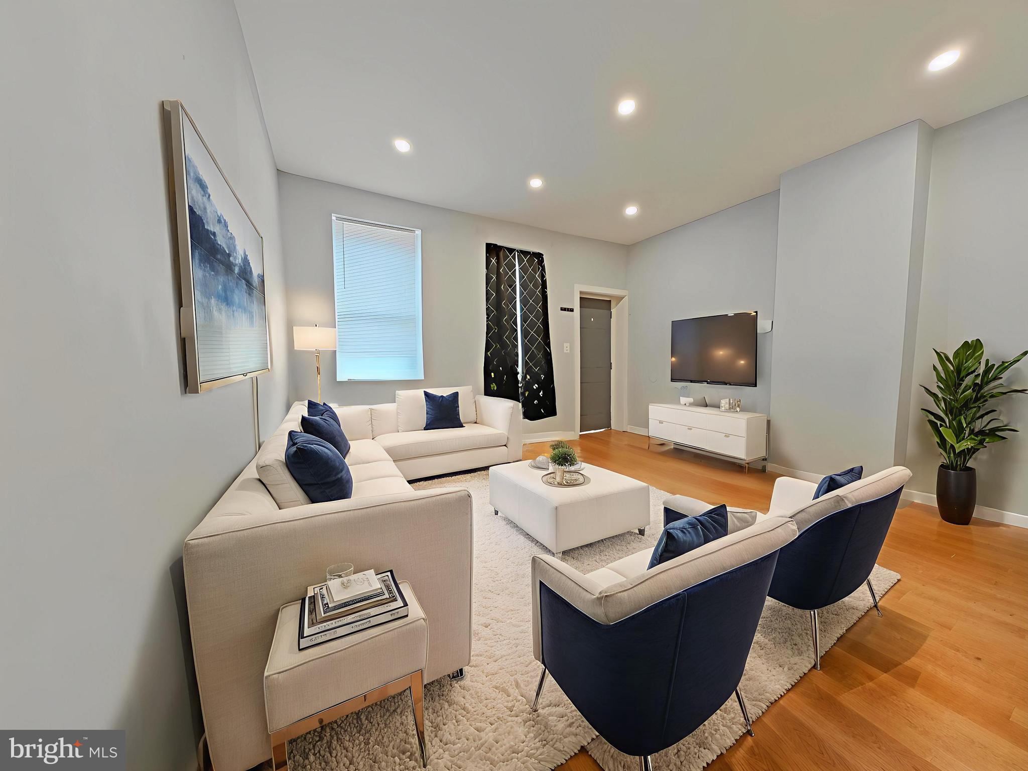 EAST KENSINGTON - Residential