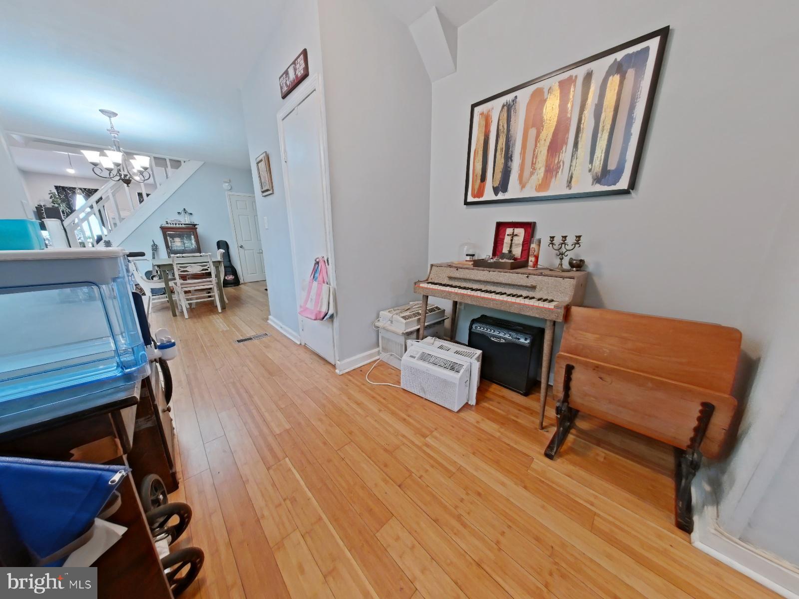 EAST KENSINGTON - Residential