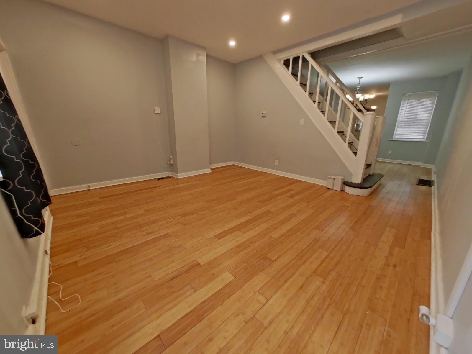 EAST KENSINGTON - Residential