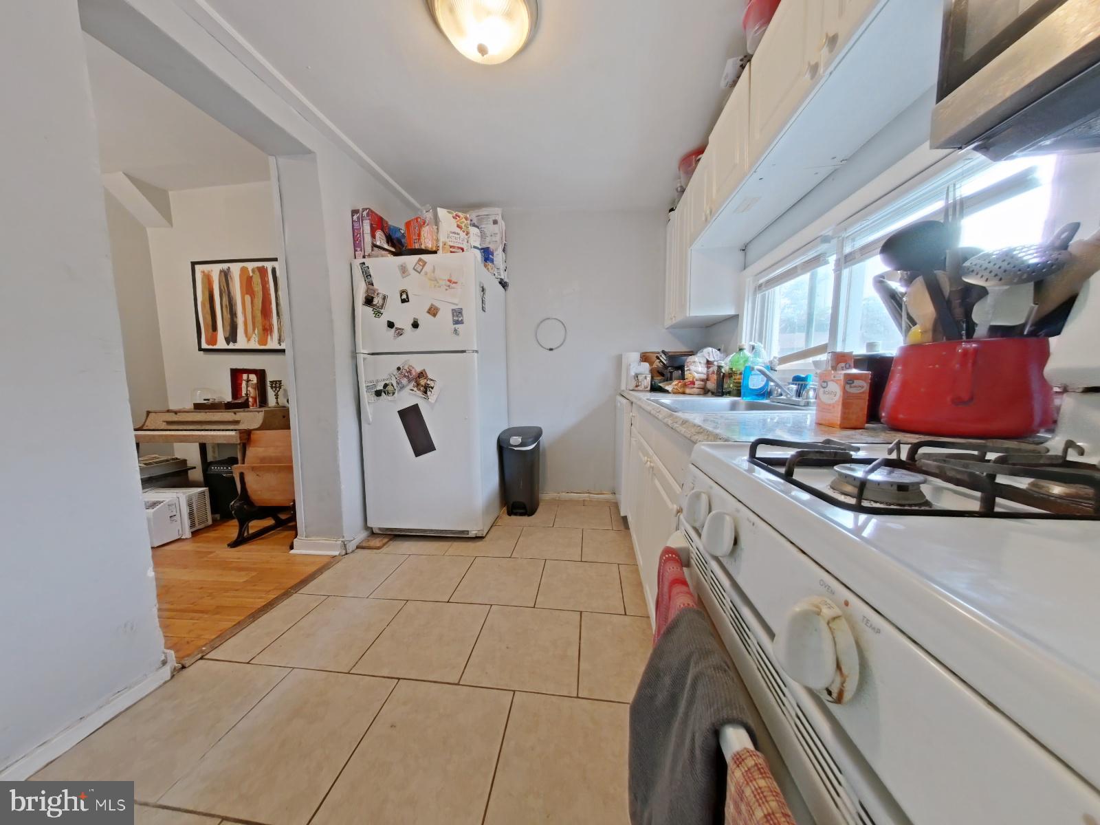 EAST KENSINGTON - Residential