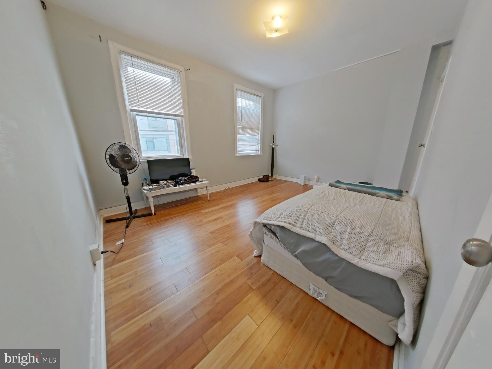 EAST KENSINGTON - Residential