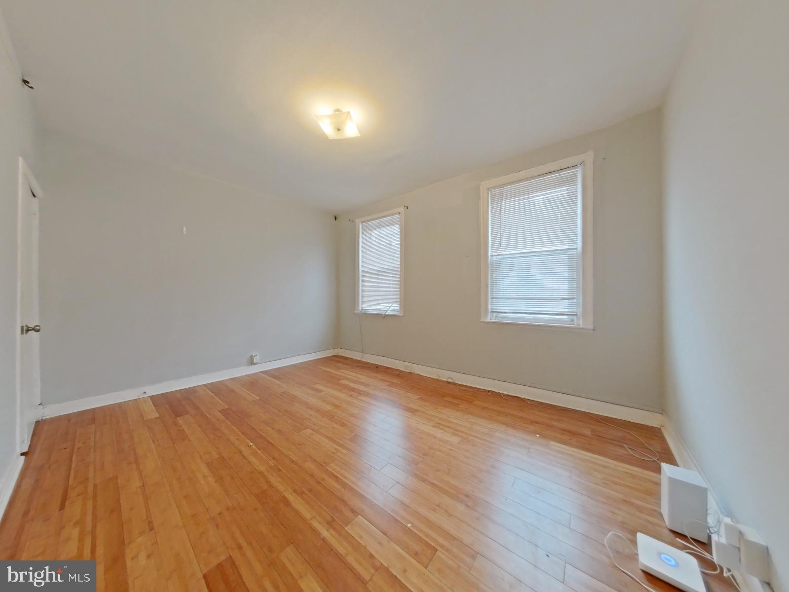 EAST KENSINGTON - Residential