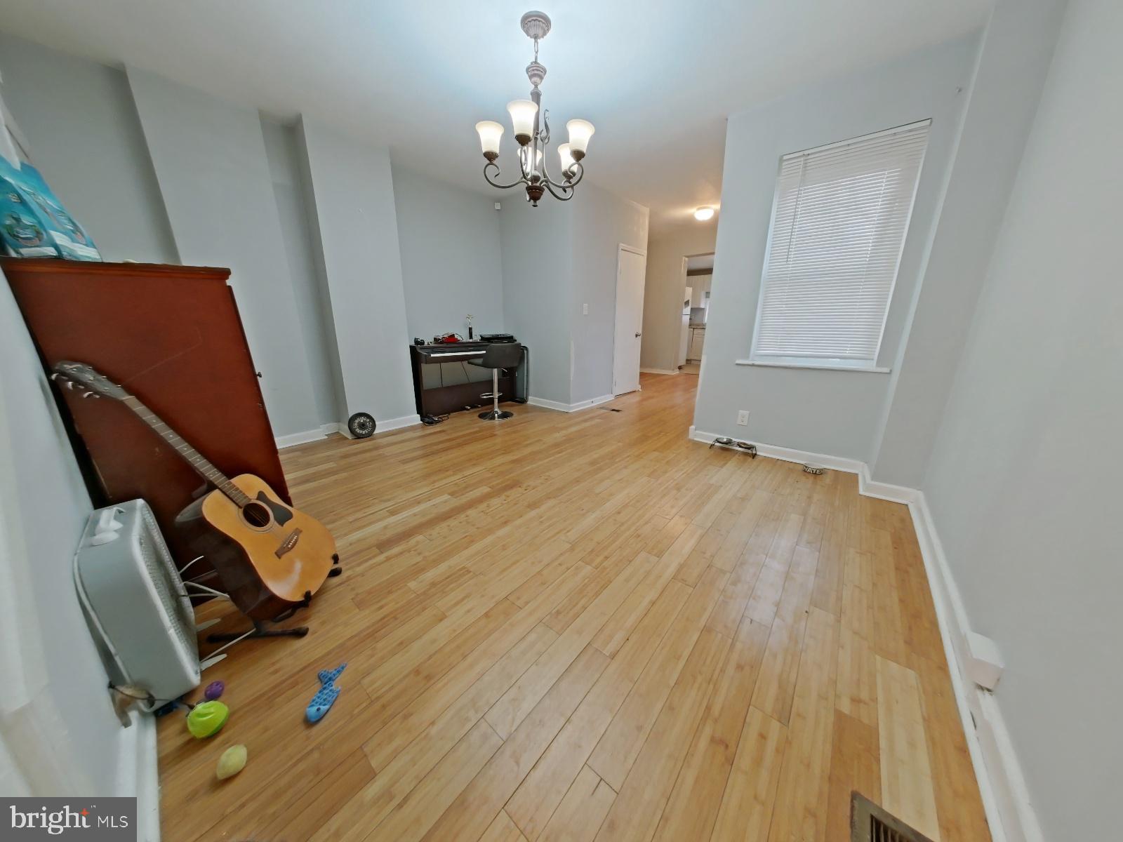 EAST KENSINGTON - Residential