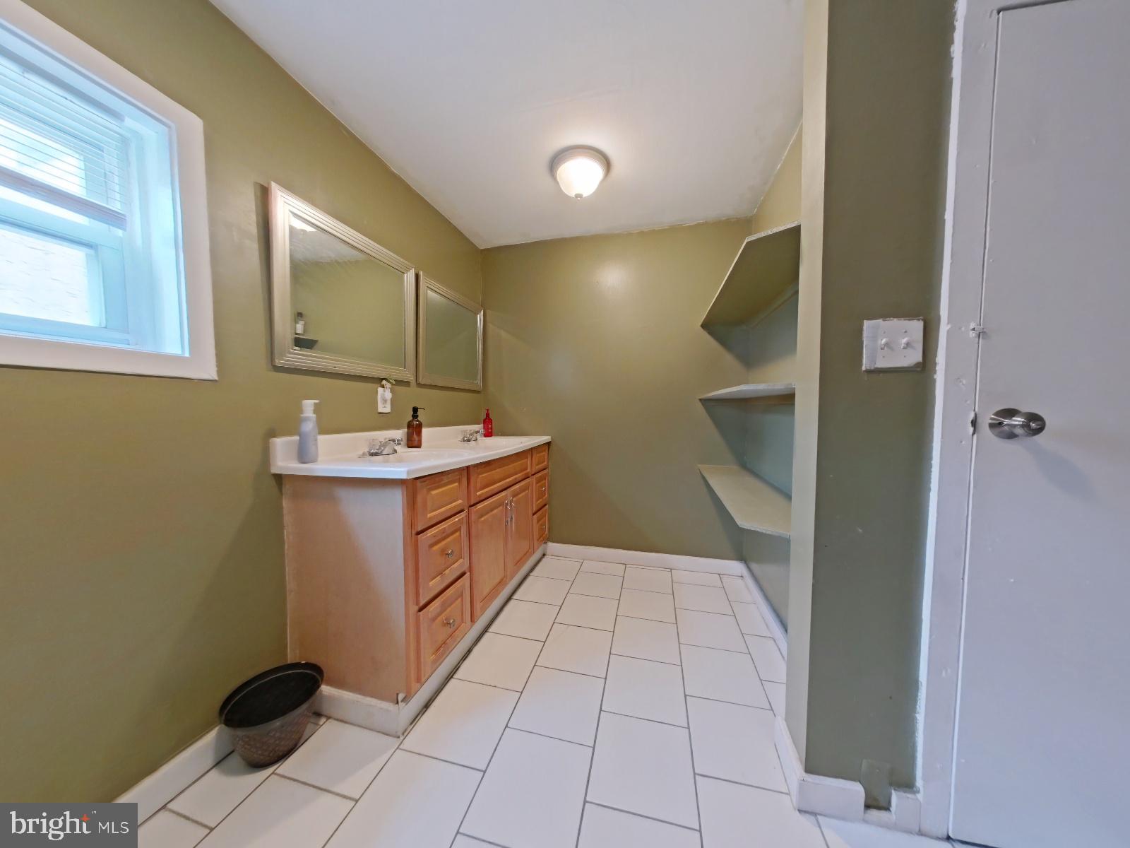 EAST KENSINGTON - Residential