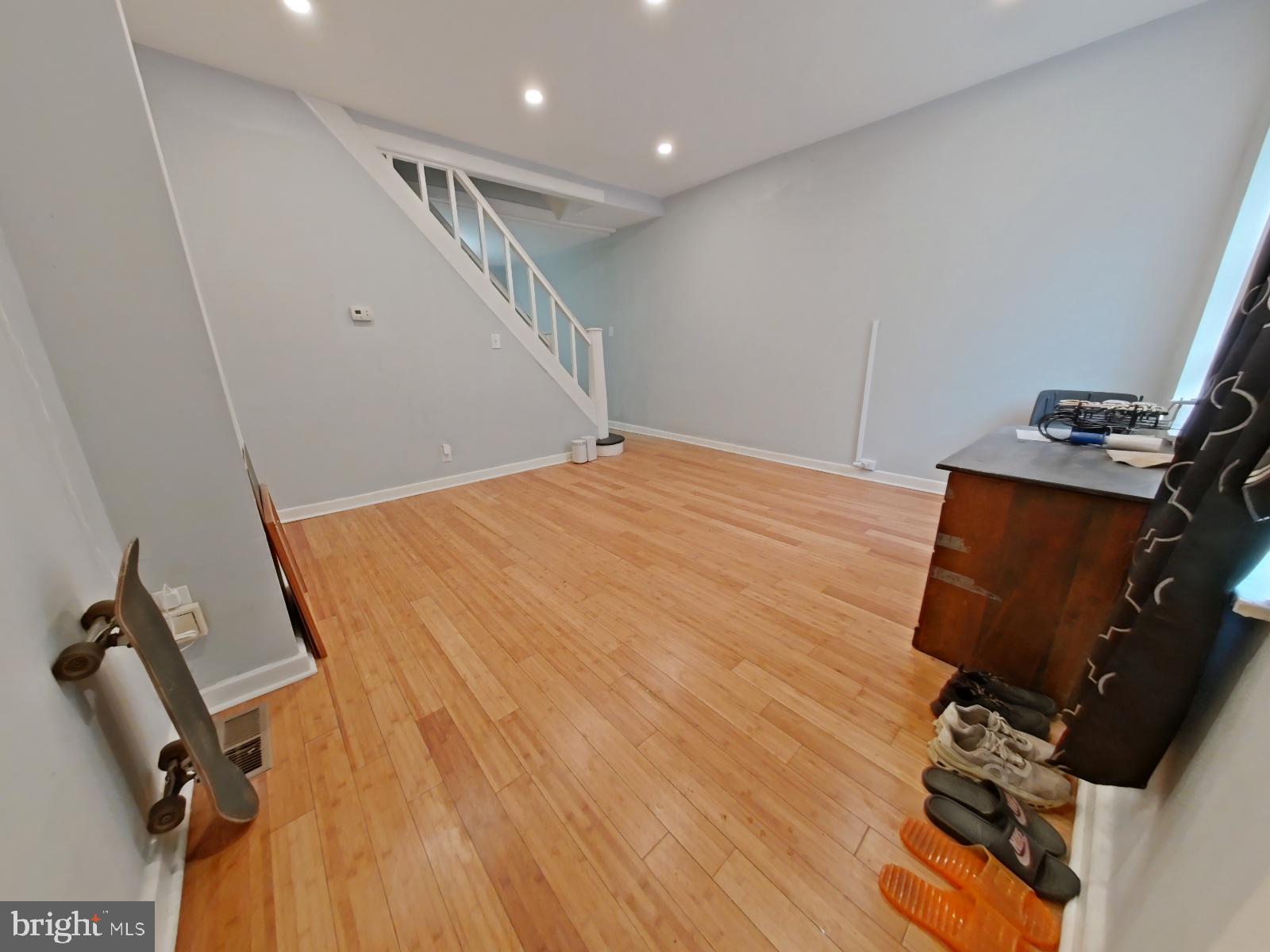 EAST KENSINGTON - Residential