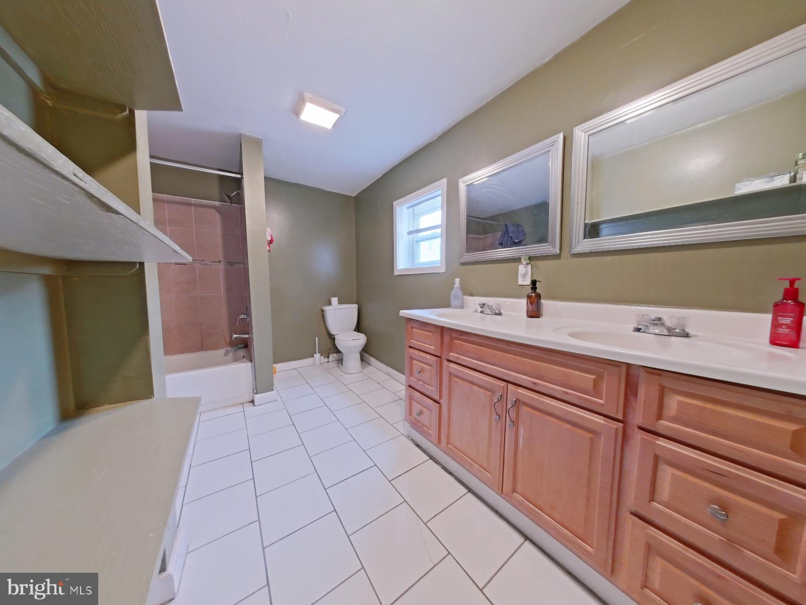 EAST KENSINGTON - Residential