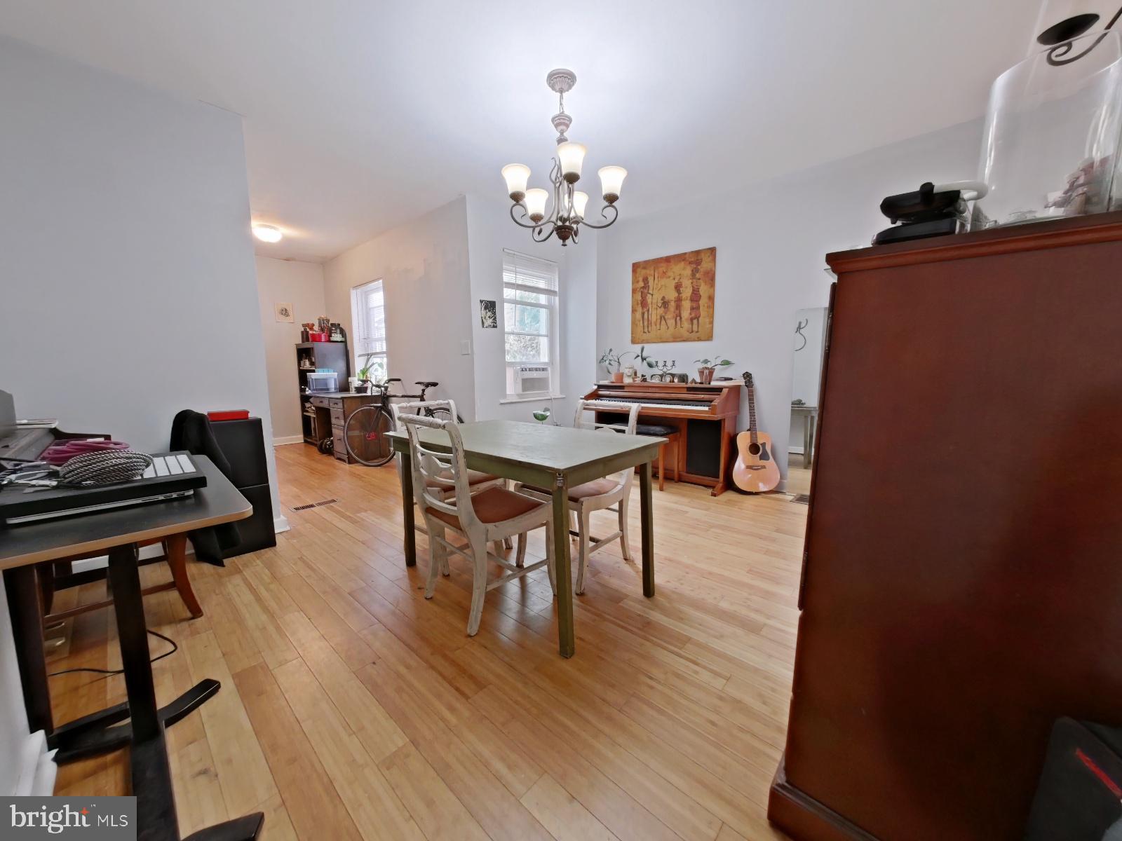 EAST KENSINGTON - Residential