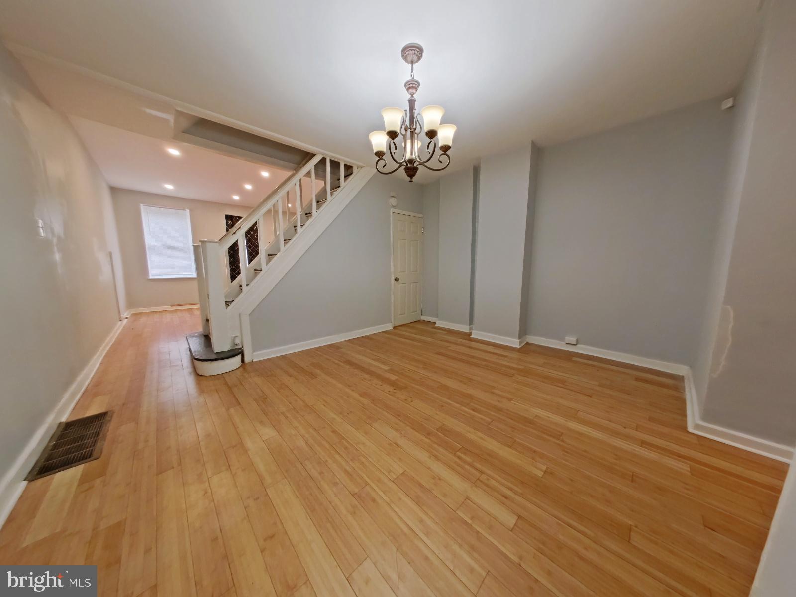 EAST KENSINGTON - Residential