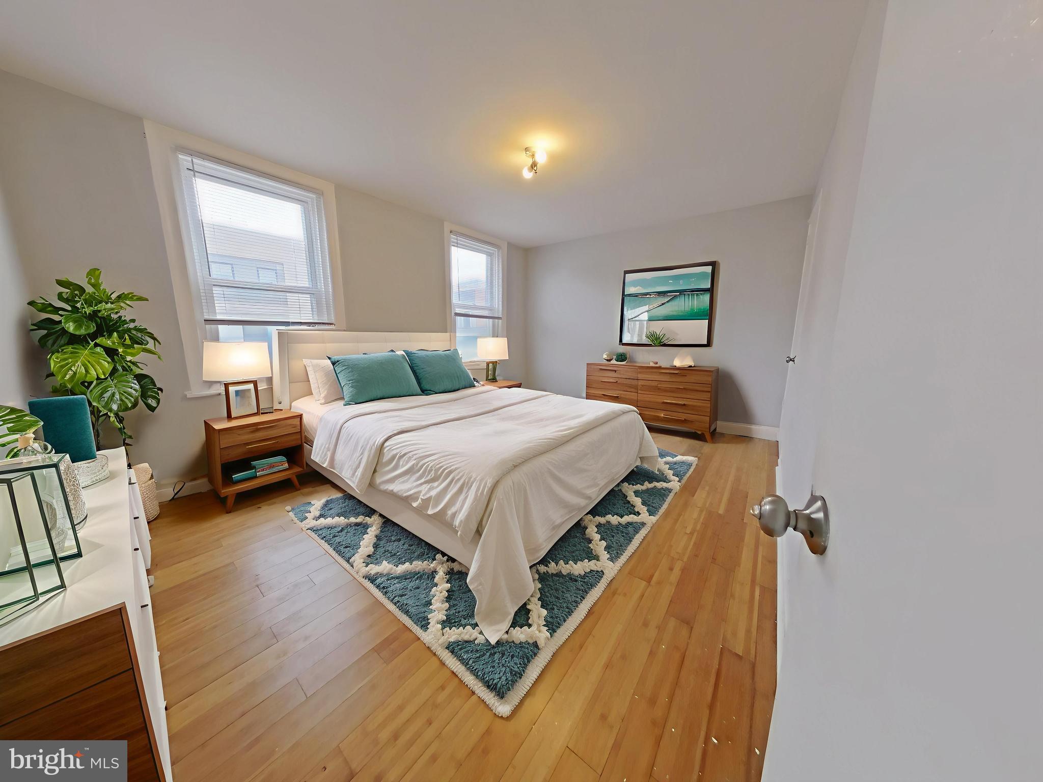 EAST KENSINGTON - Residential