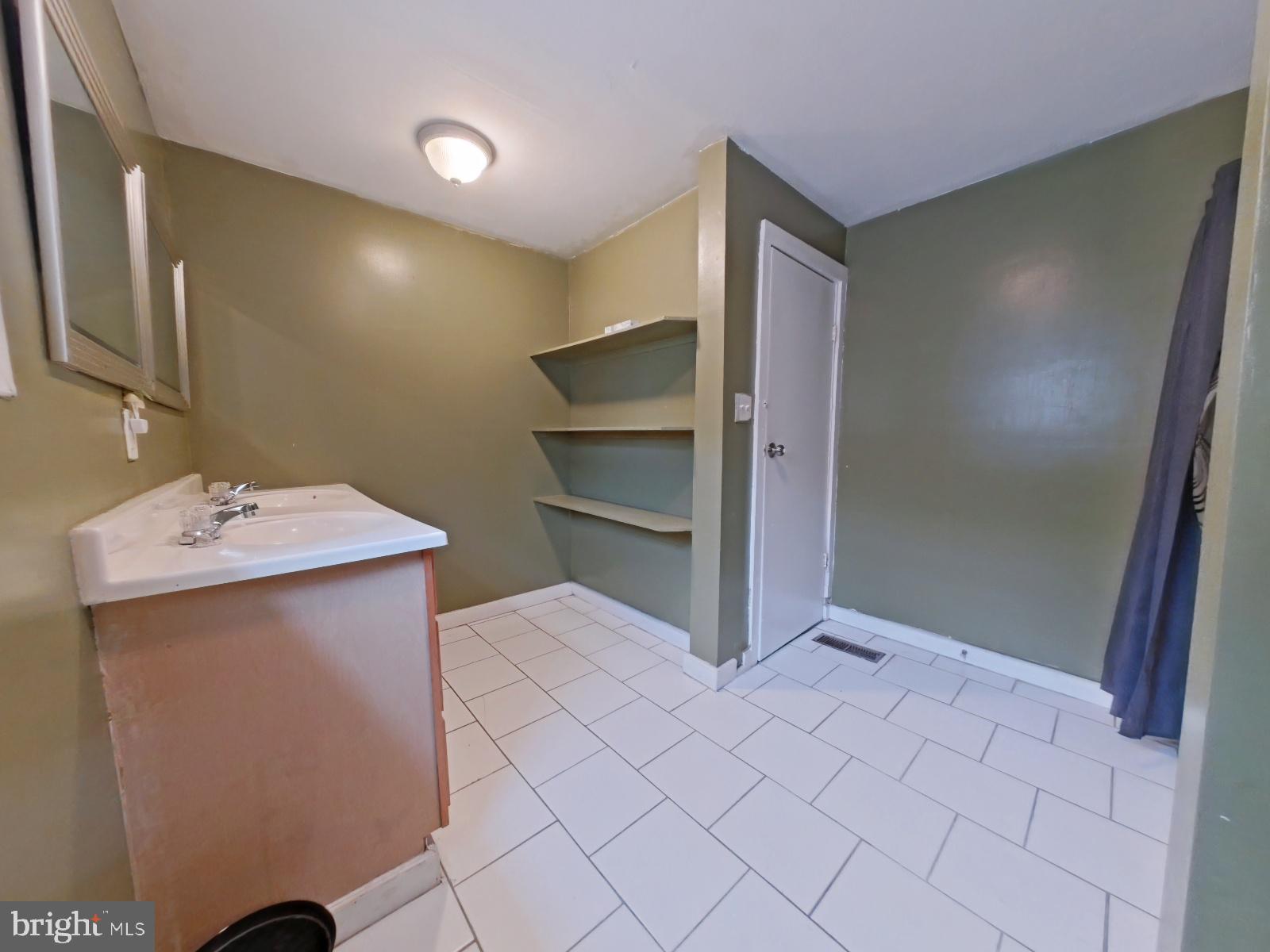 EAST KENSINGTON - Residential