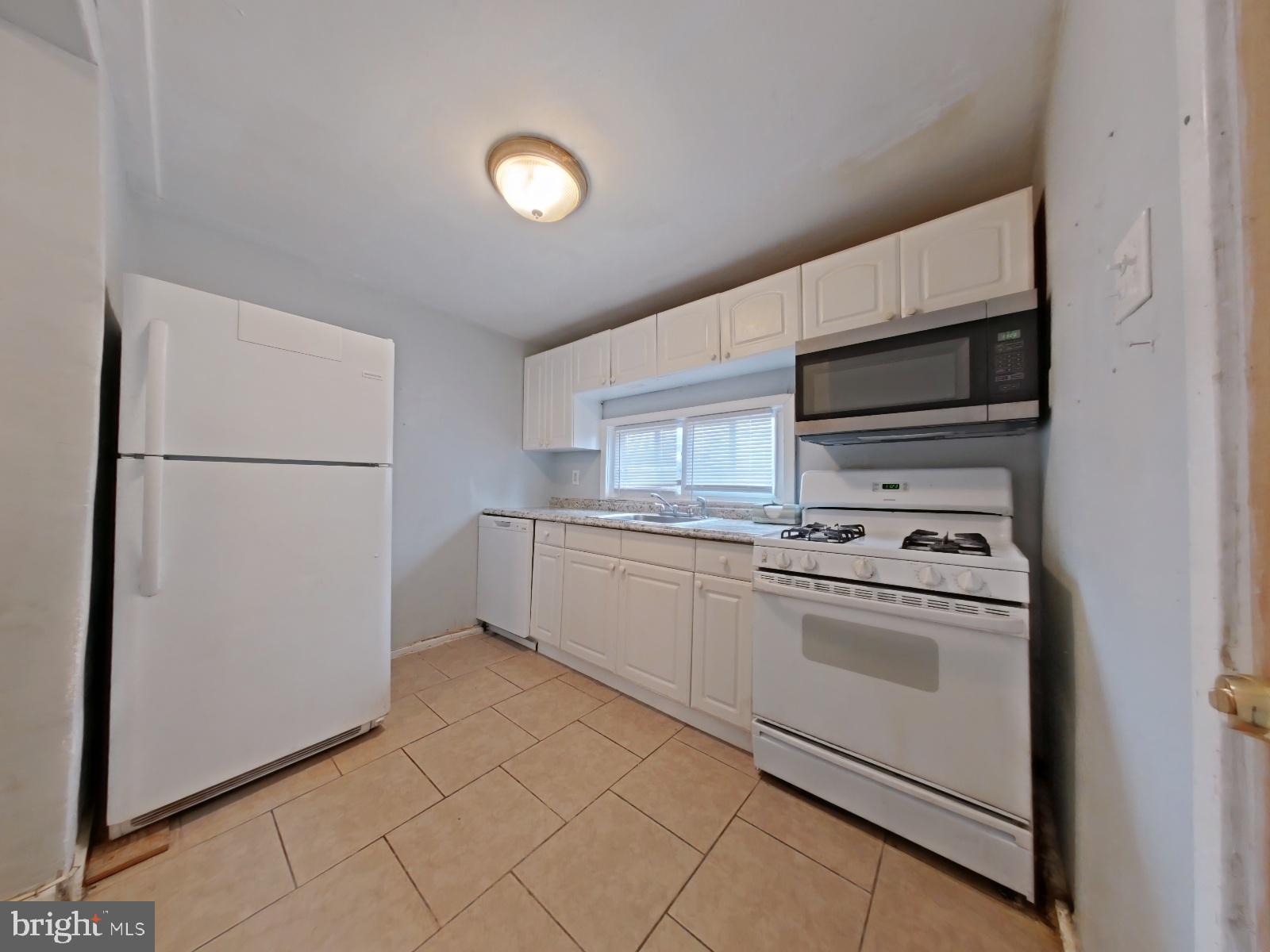 EAST KENSINGTON - Residential