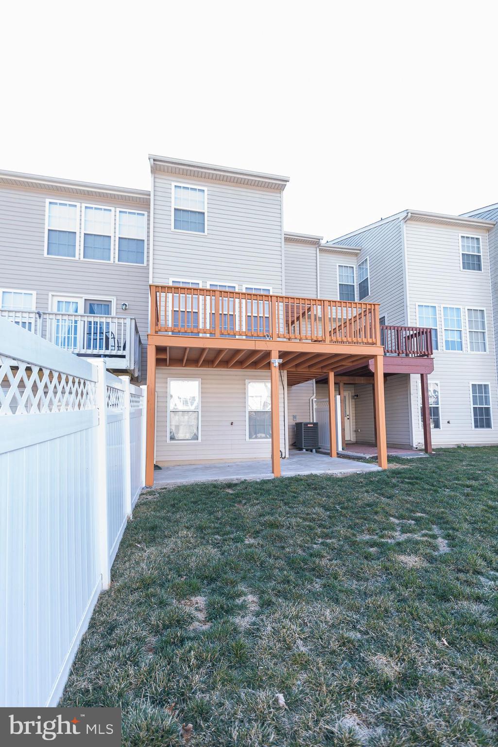 LAKELAND PLACE - Residential Lease