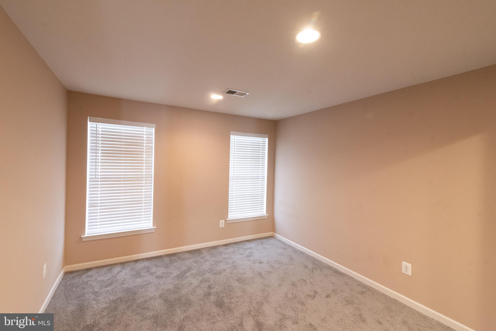 LAKELAND PLACE - Residential Lease