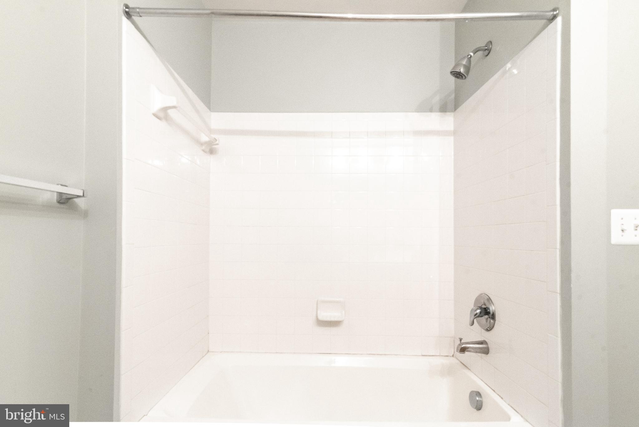 LAKELAND PLACE - Residential Lease