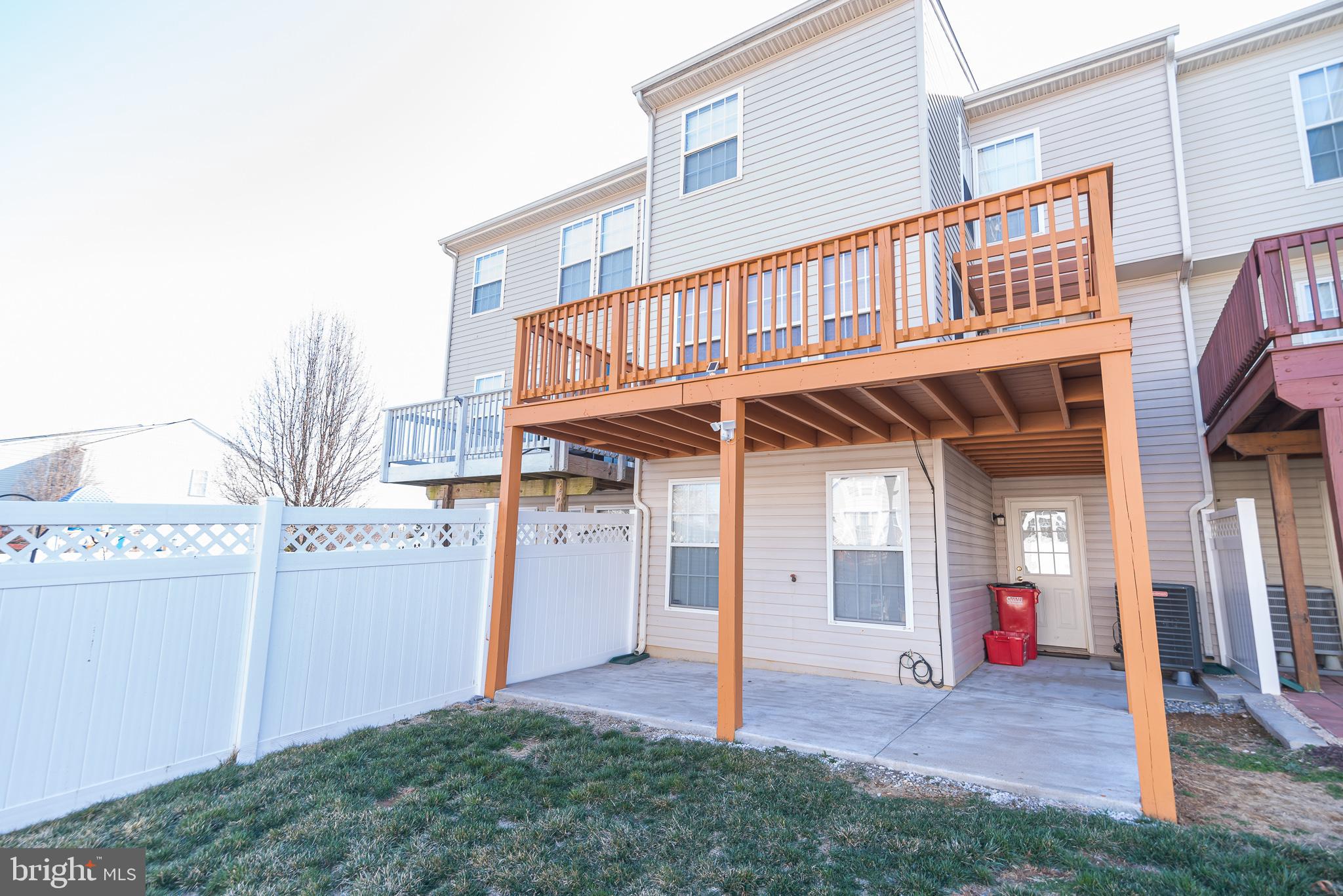 LAKELAND PLACE - Residential Lease