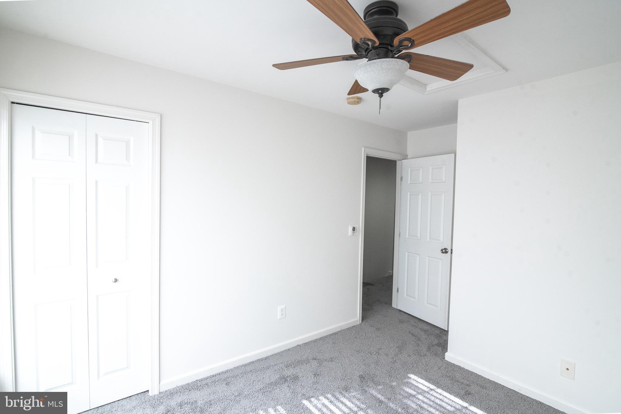 LAKELAND PLACE - Residential Lease