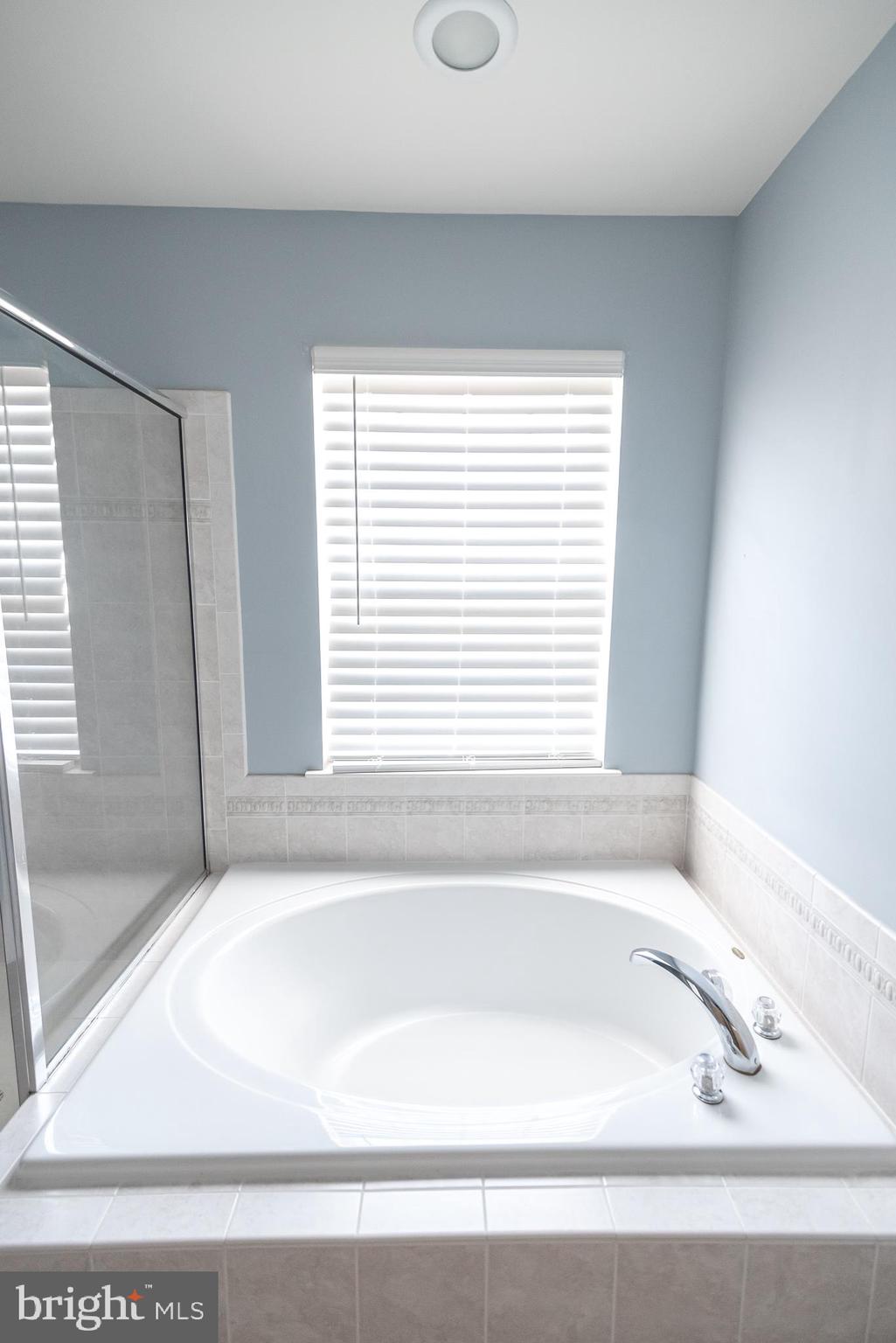 LAKELAND PLACE - Residential Lease