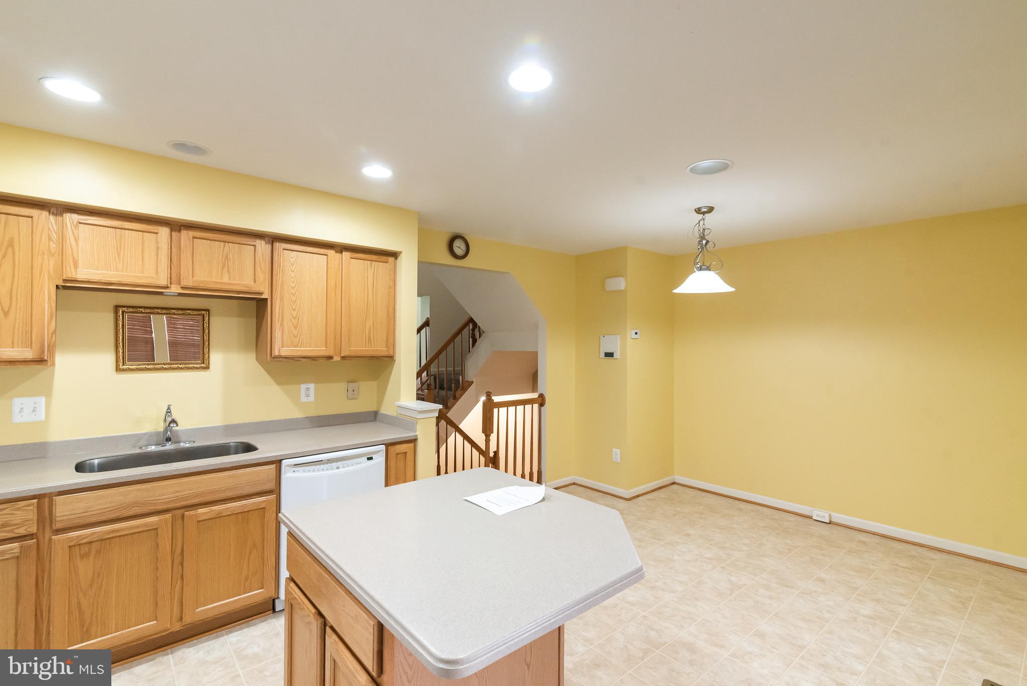 LAKELAND PLACE - Residential Lease