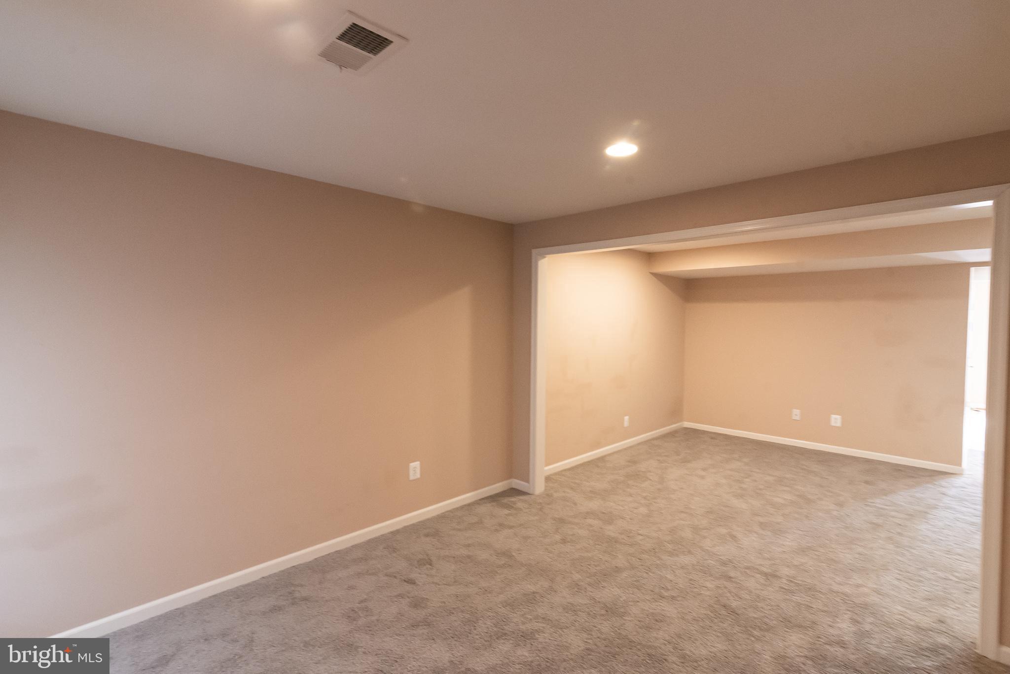 LAKELAND PLACE - Residential Lease