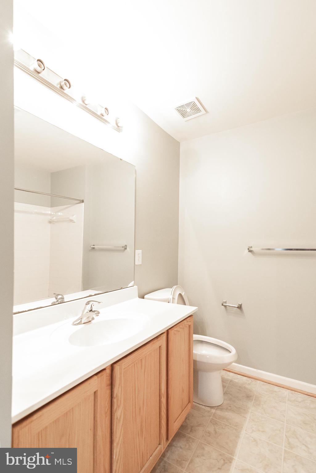 LAKELAND PLACE - Residential Lease