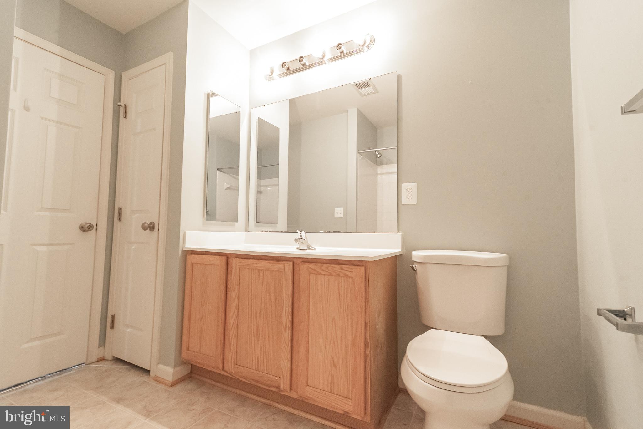 LAKELAND PLACE - Residential Lease