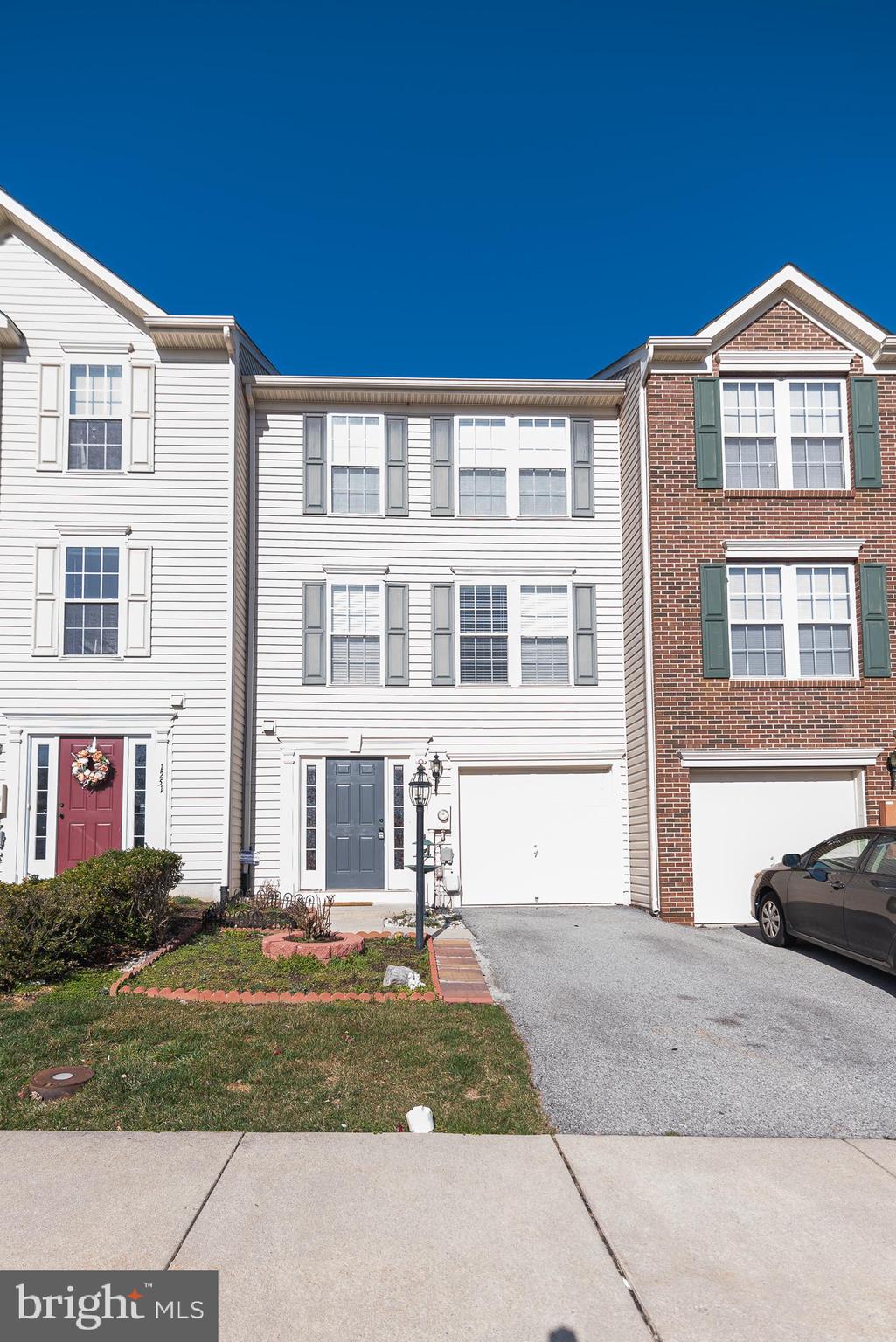 LAKELAND PLACE - Residential Lease