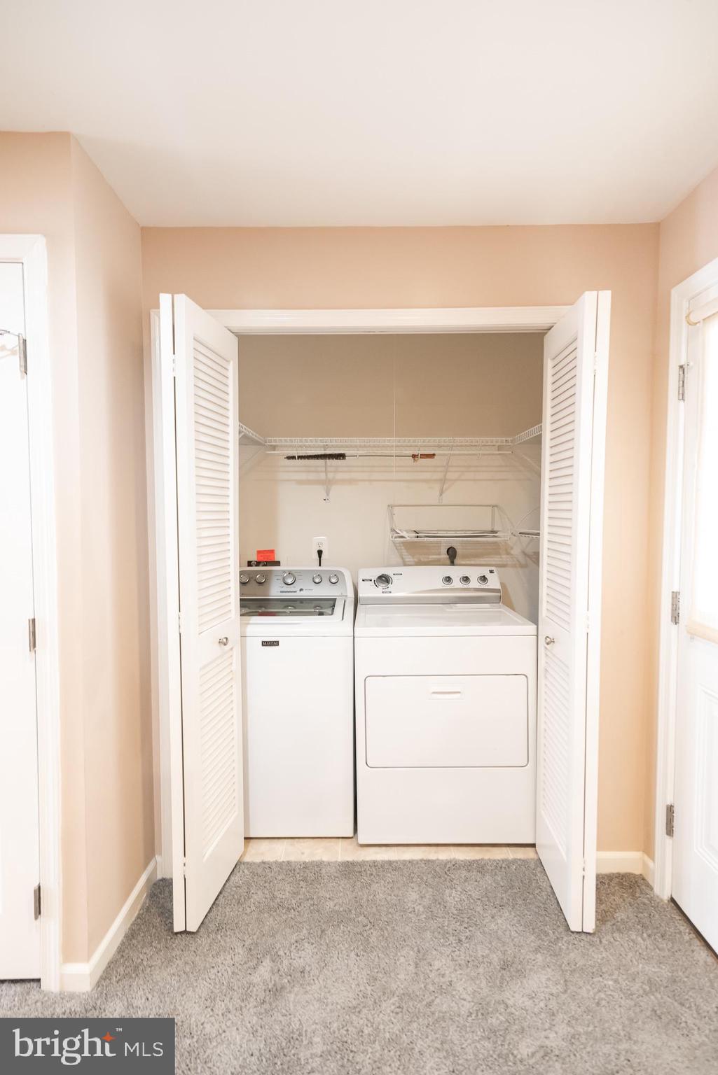 LAKELAND PLACE - Residential Lease