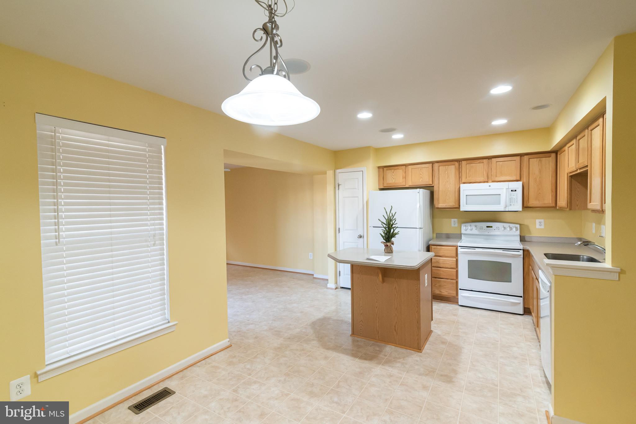 LAKELAND PLACE - Residential Lease