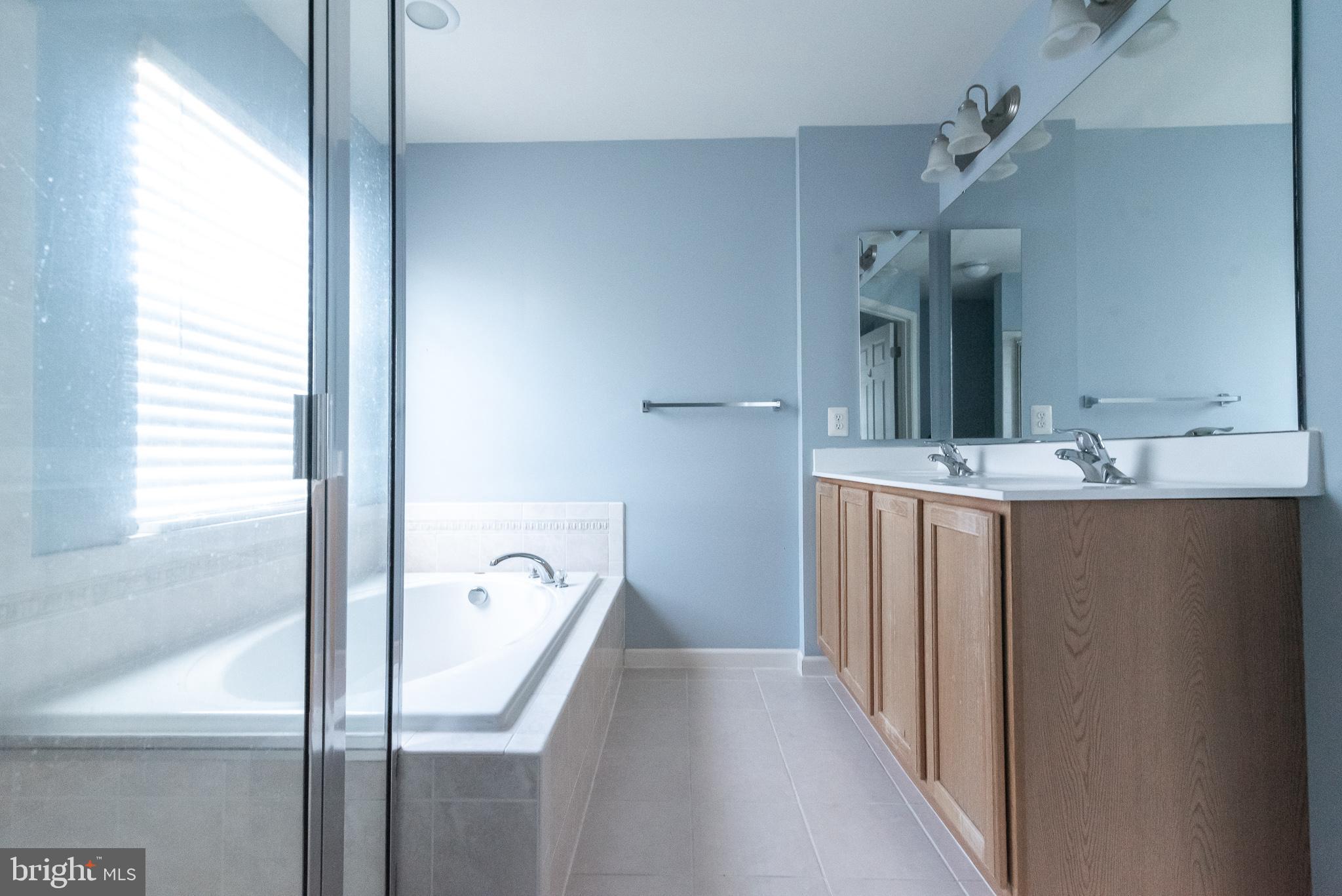 LAKELAND PLACE - Residential Lease