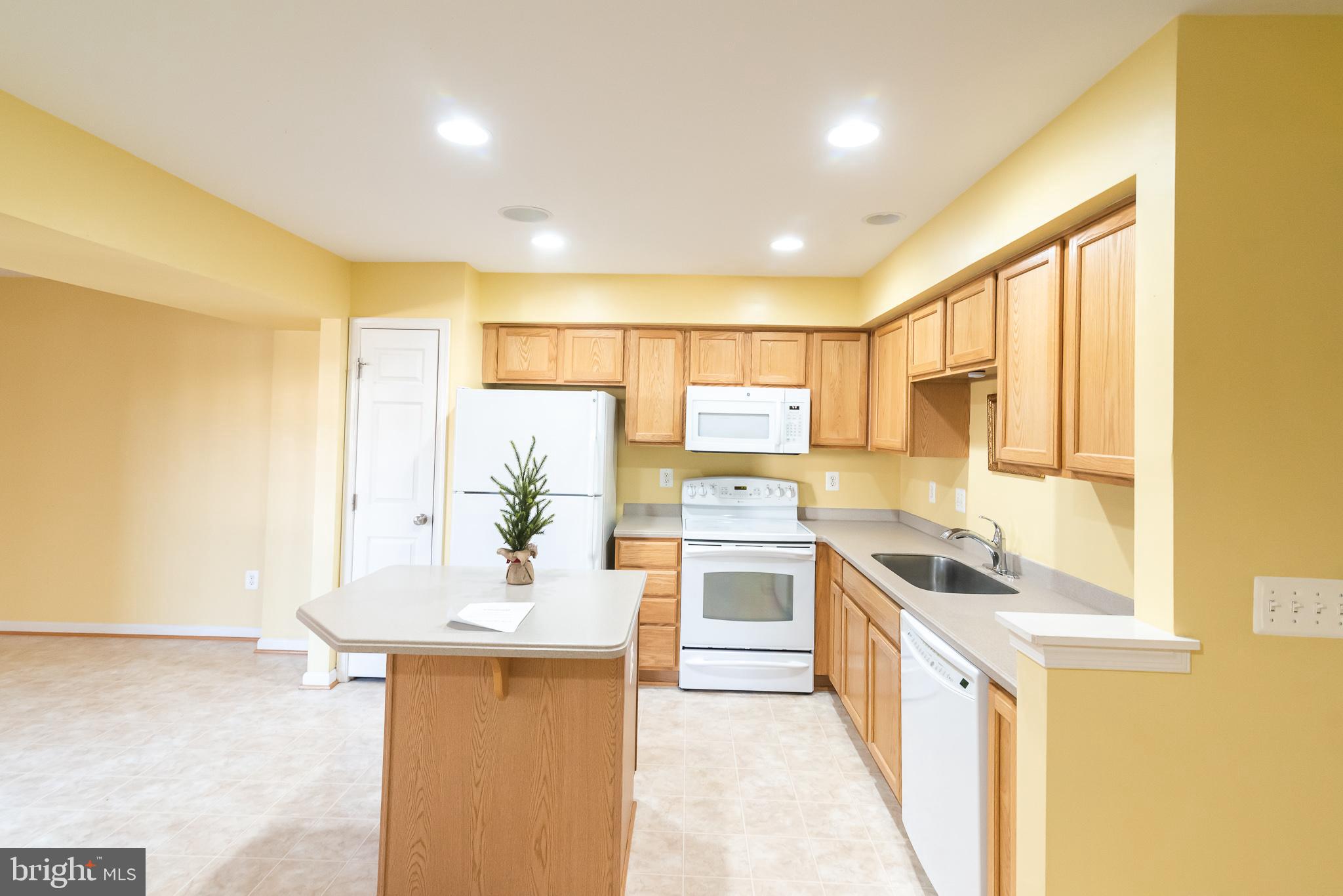 LAKELAND PLACE - Residential Lease