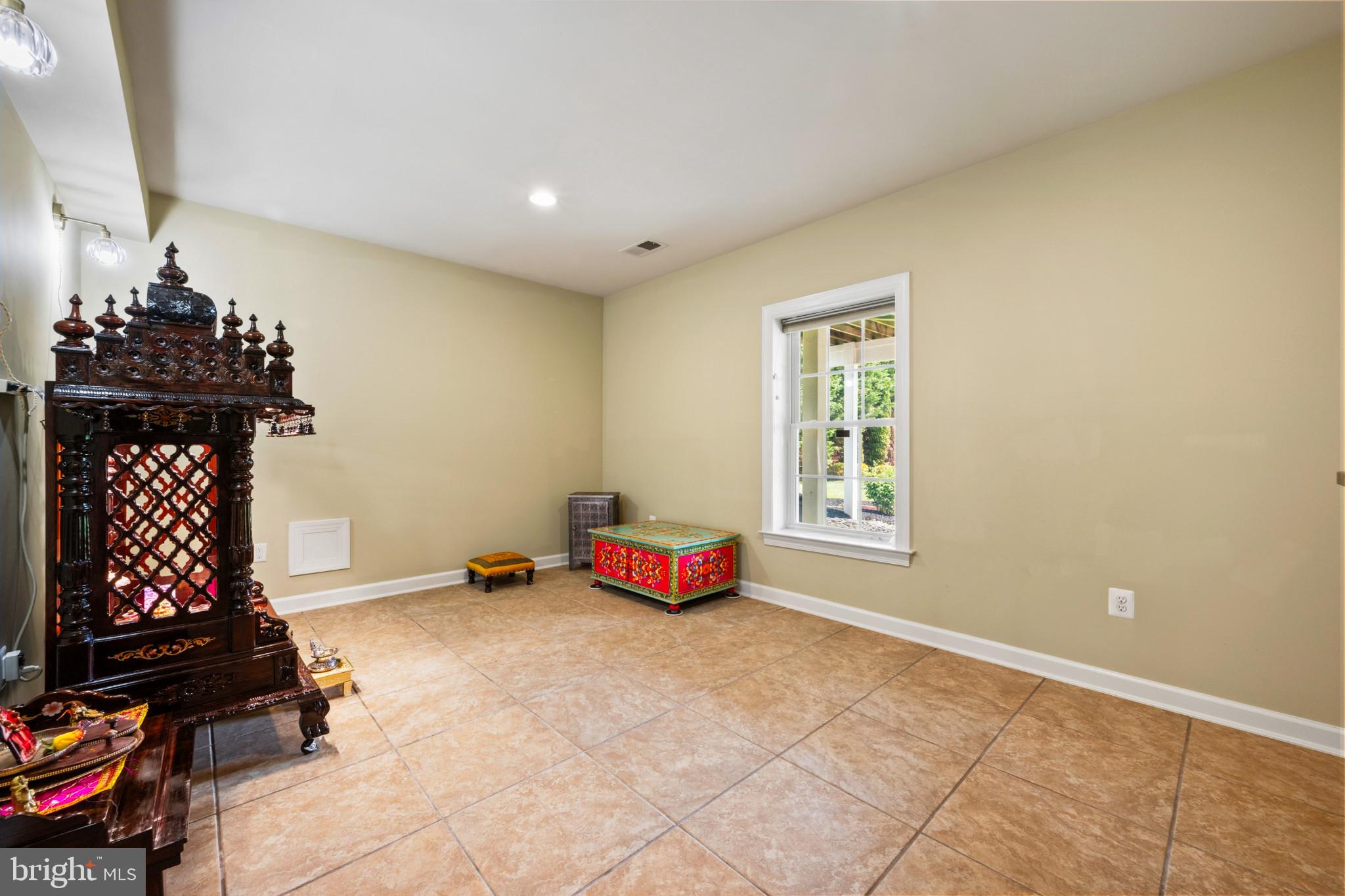 WARFIELD ESTATES - Residential