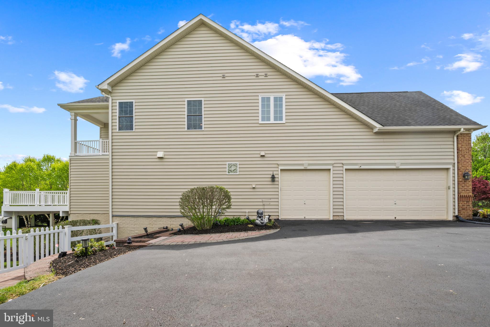 WARFIELD ESTATES - Residential