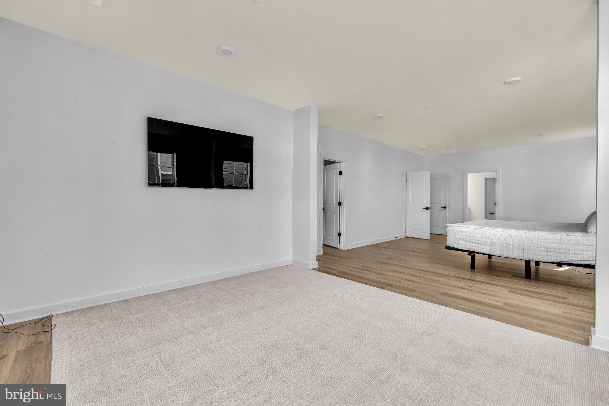 SOUTHLAKE - Residential