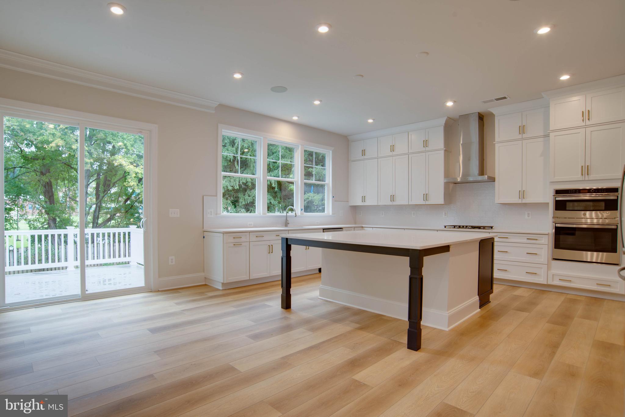 VIENNA WOODS - Residential