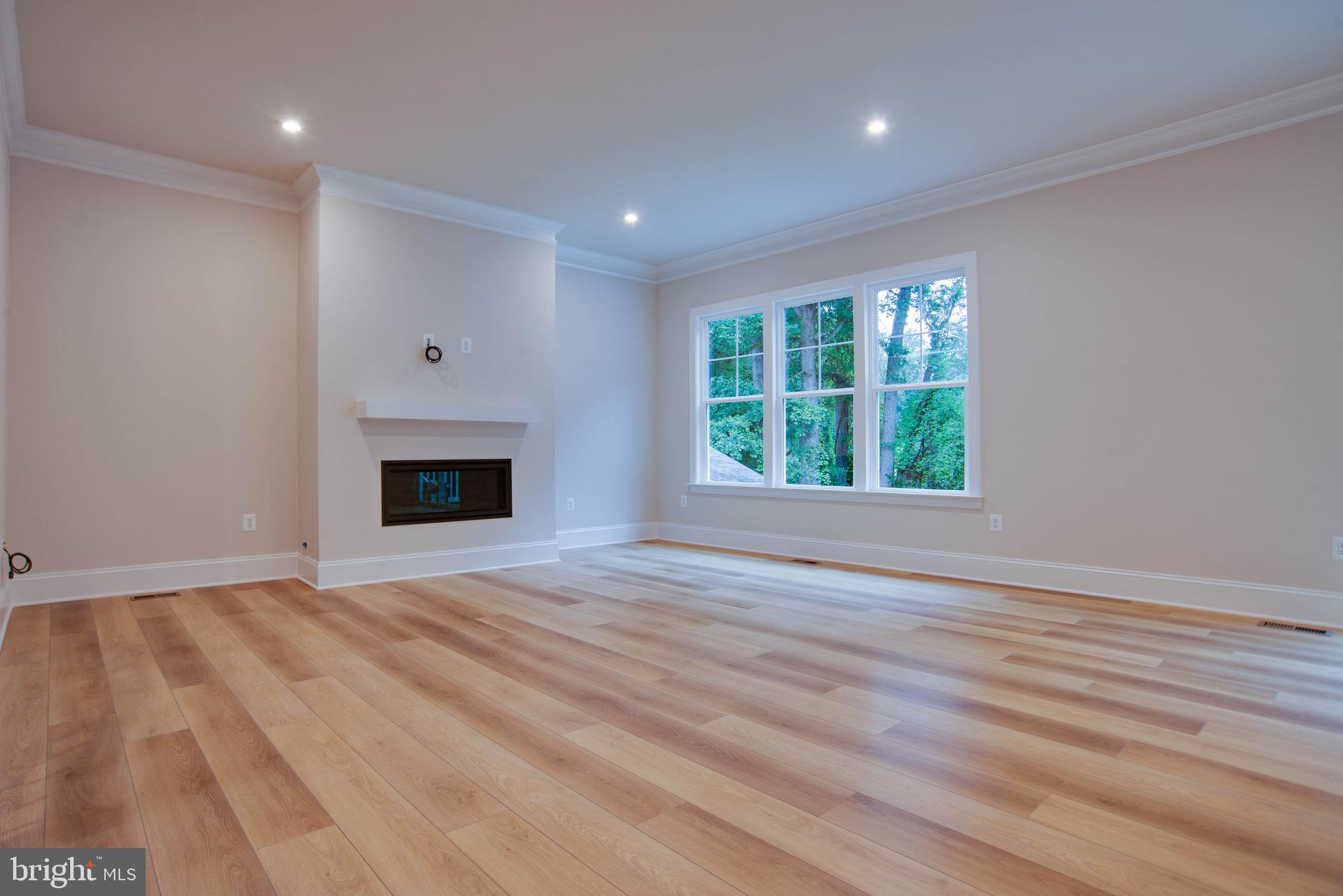 VIENNA WOODS - Residential