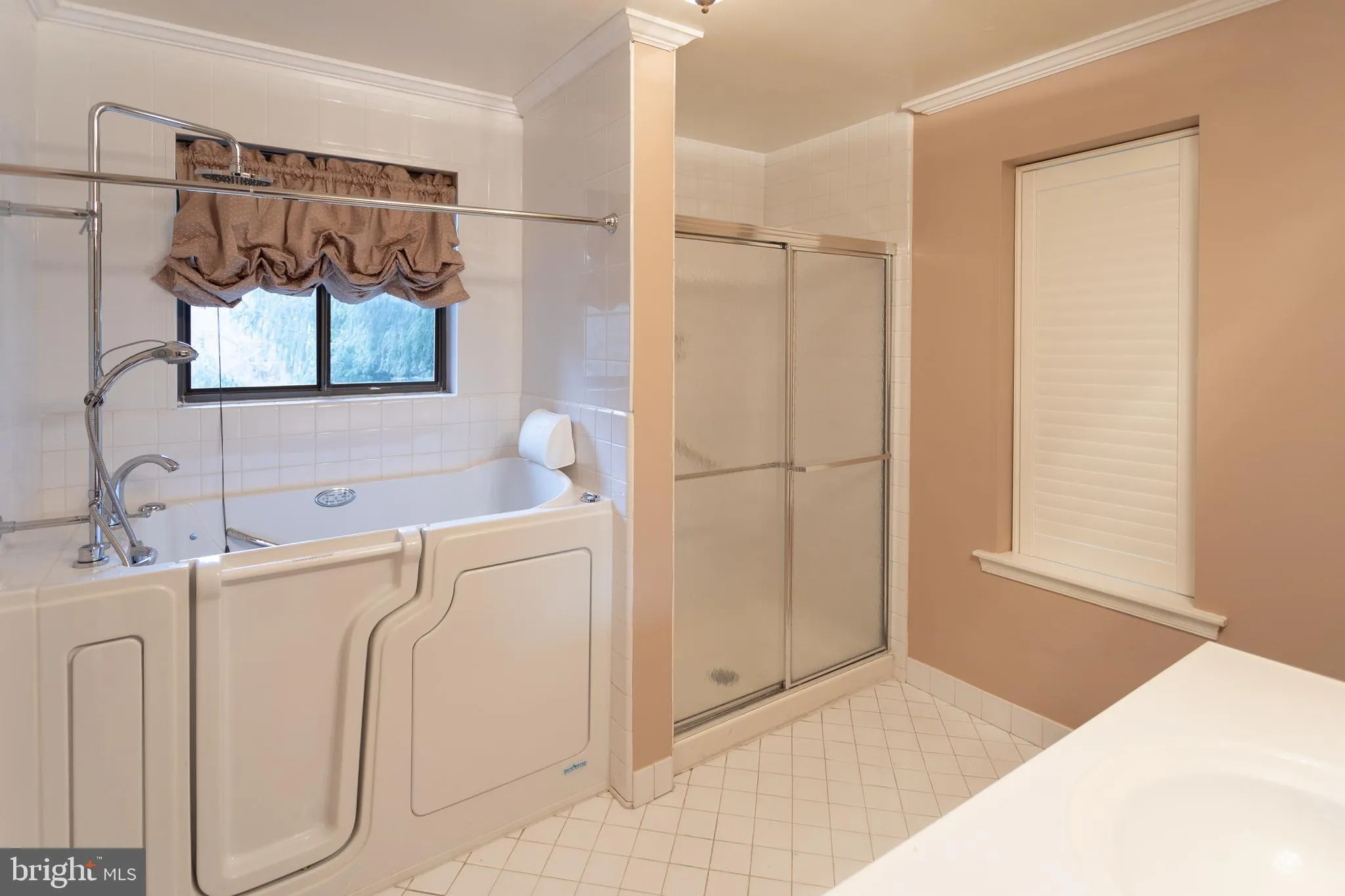 Chesterbrook, Pennsylvania 19087, United States, 5 Bedrooms Bedrooms, ,5 BathroomsBathrooms,Residential,Pending,1924