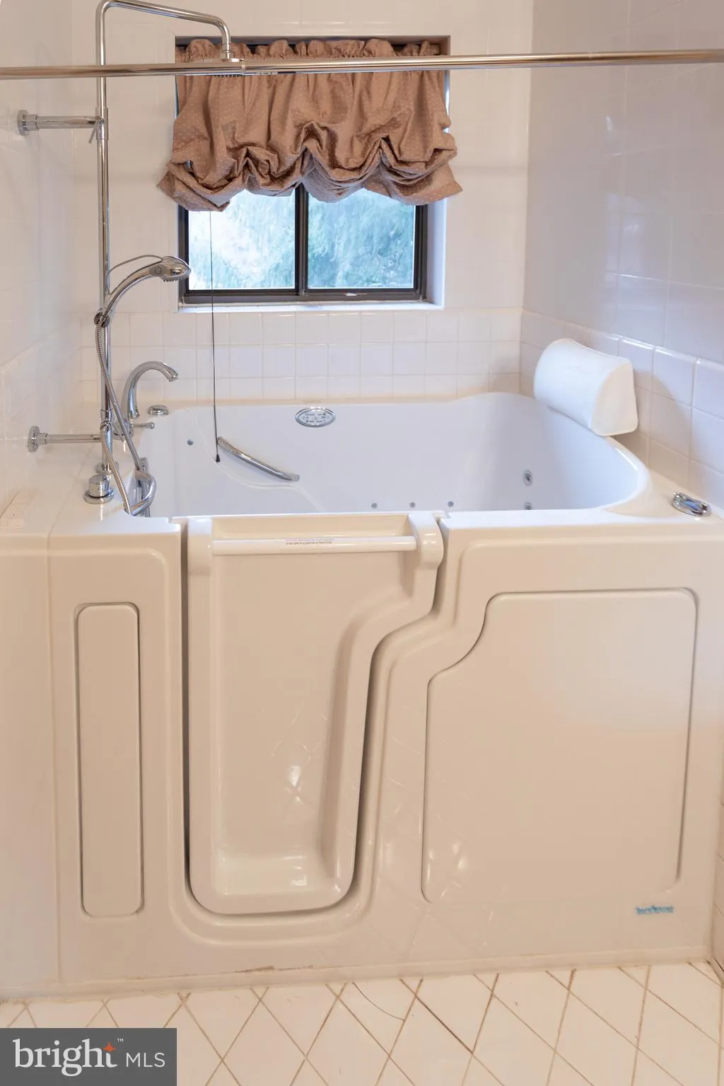 Chesterbrook, Pennsylvania 19087, United States, 5 Bedrooms Bedrooms, ,5 BathroomsBathrooms,Residential,Pending,1924