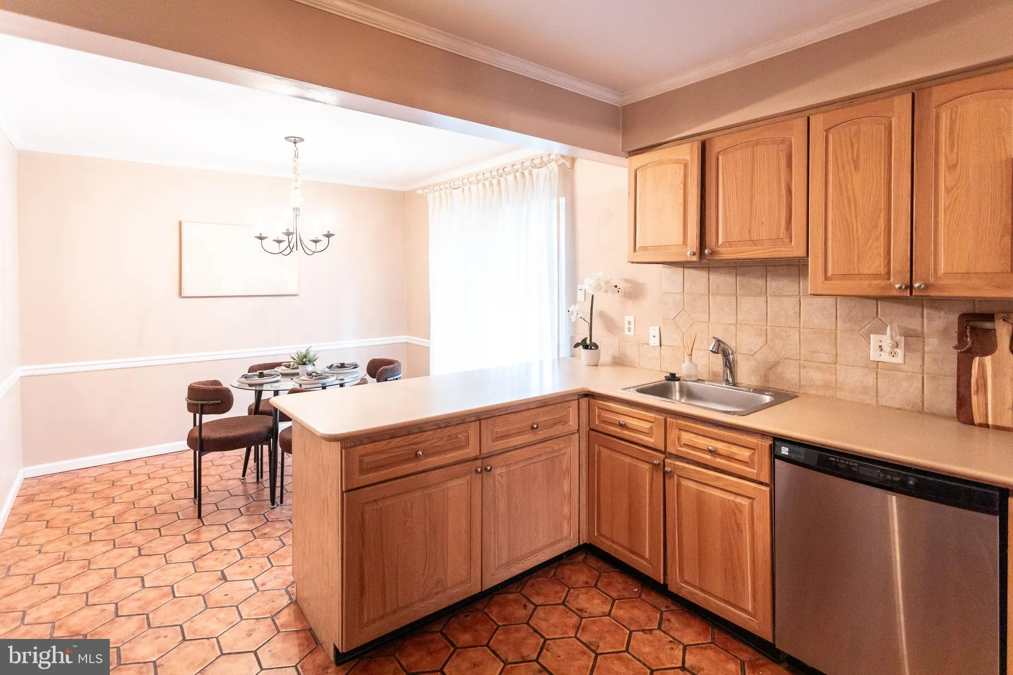 Chesterbrook, Pennsylvania 19087, United States, 5 Bedrooms Bedrooms, ,5 BathroomsBathrooms,Residential,Pending,1924