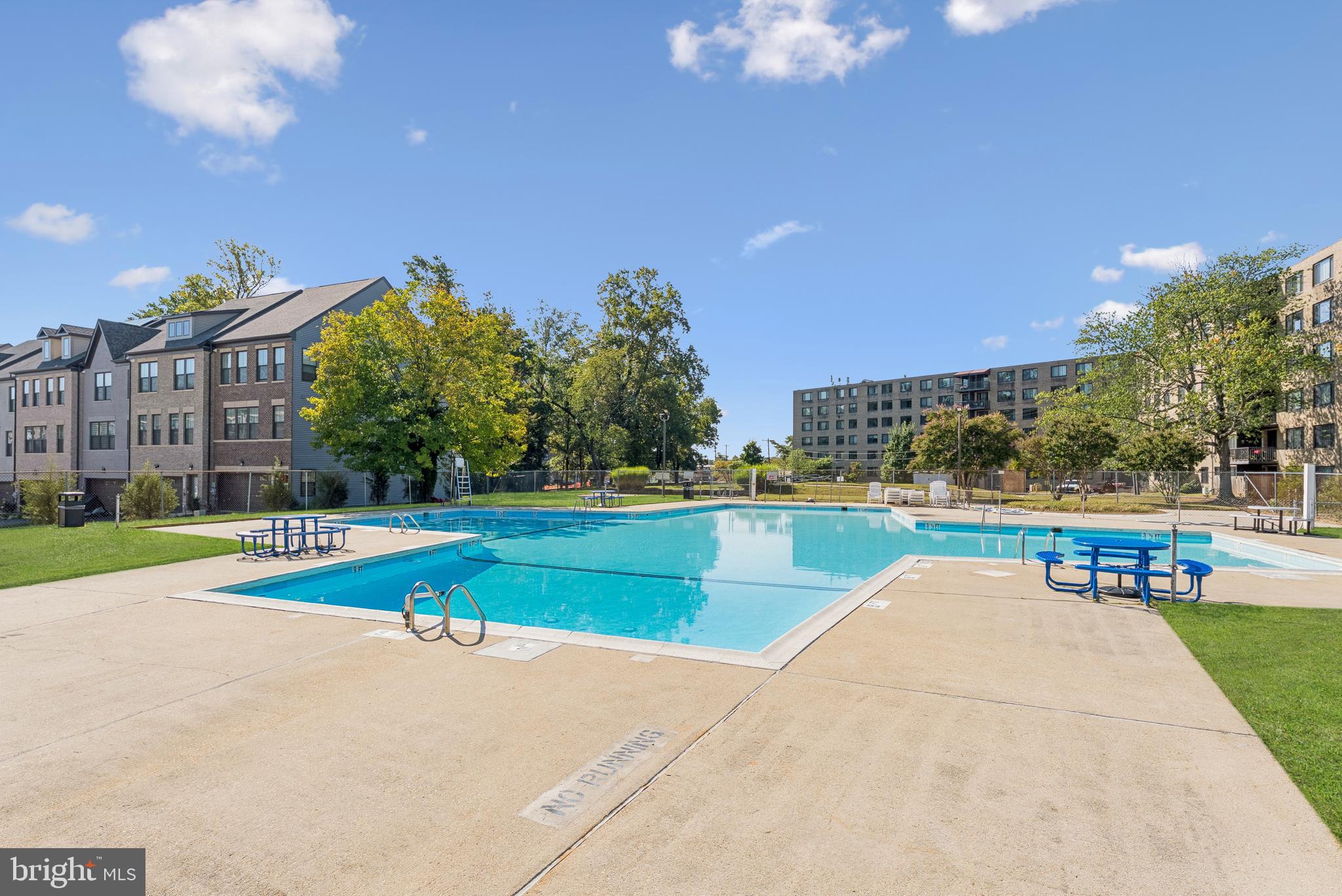 GATEWAY WEST - Residential