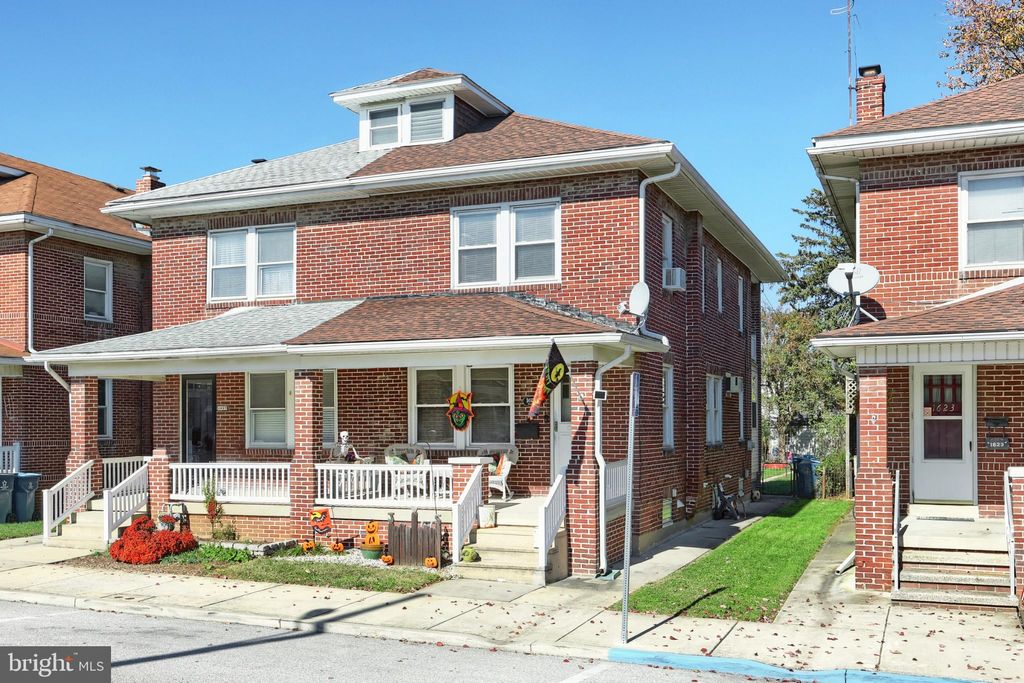 Photo of 1635 Monroe St, YORK, PA 17404 (MLS # PAYK2092668)