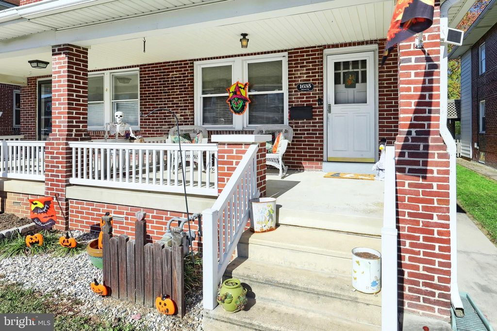 Photo of 1635 Monroe St, YORK, PA 17404 (MLS # PAYK2092668)