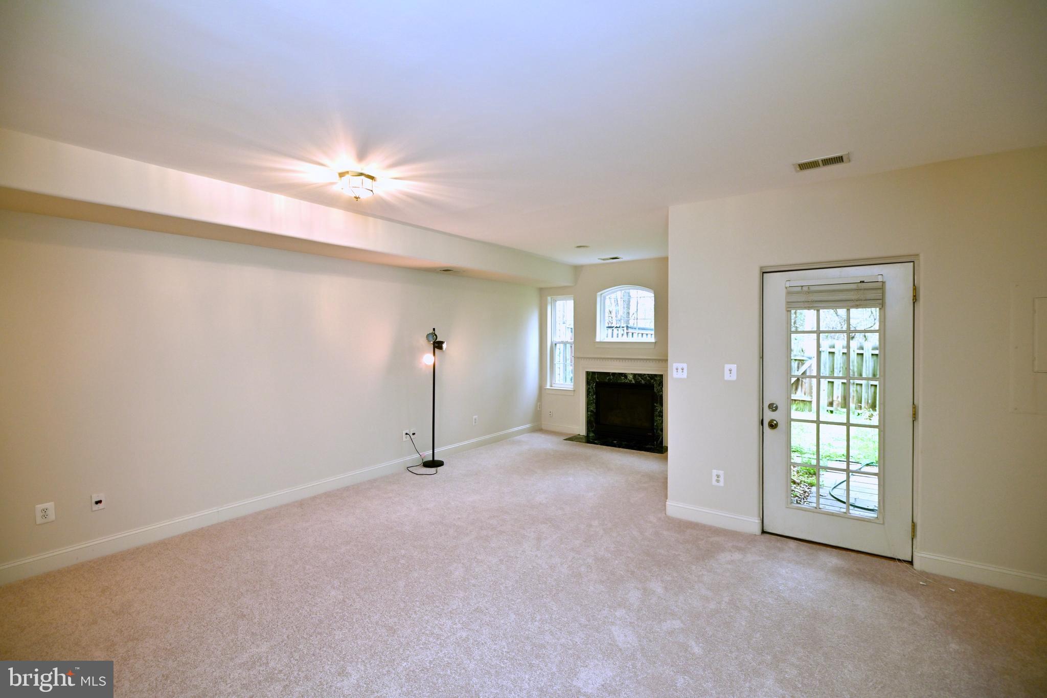 SHEFFIELD MANOR - Residential Lease