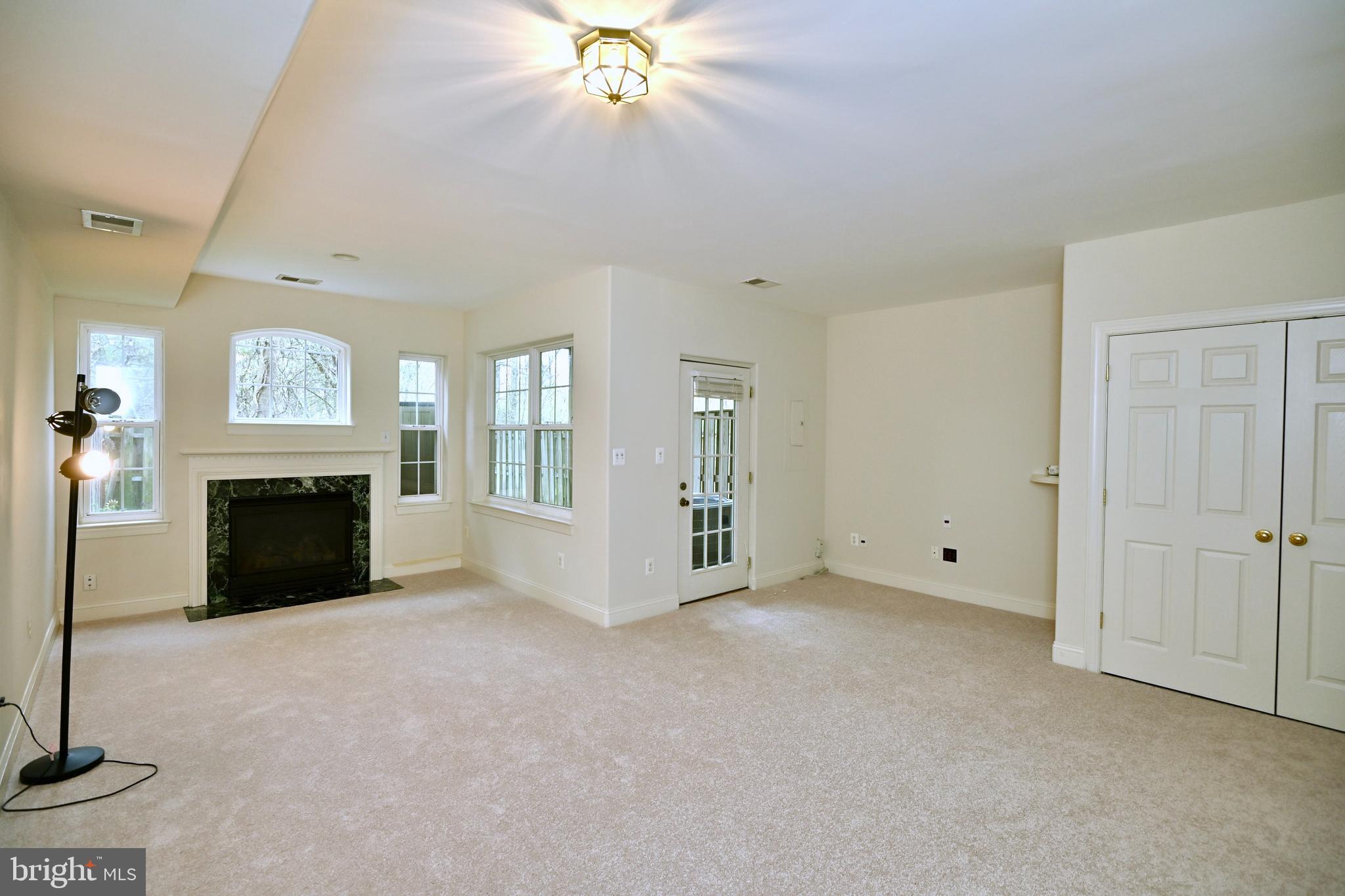 SHEFFIELD MANOR - Residential Lease