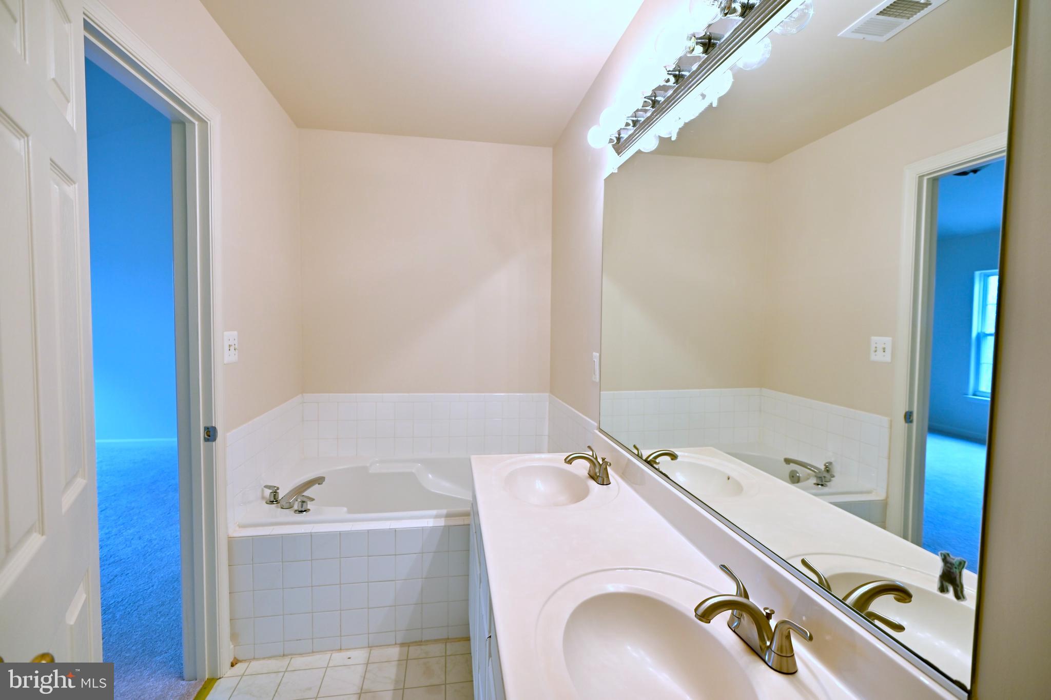 SHEFFIELD MANOR - Residential Lease