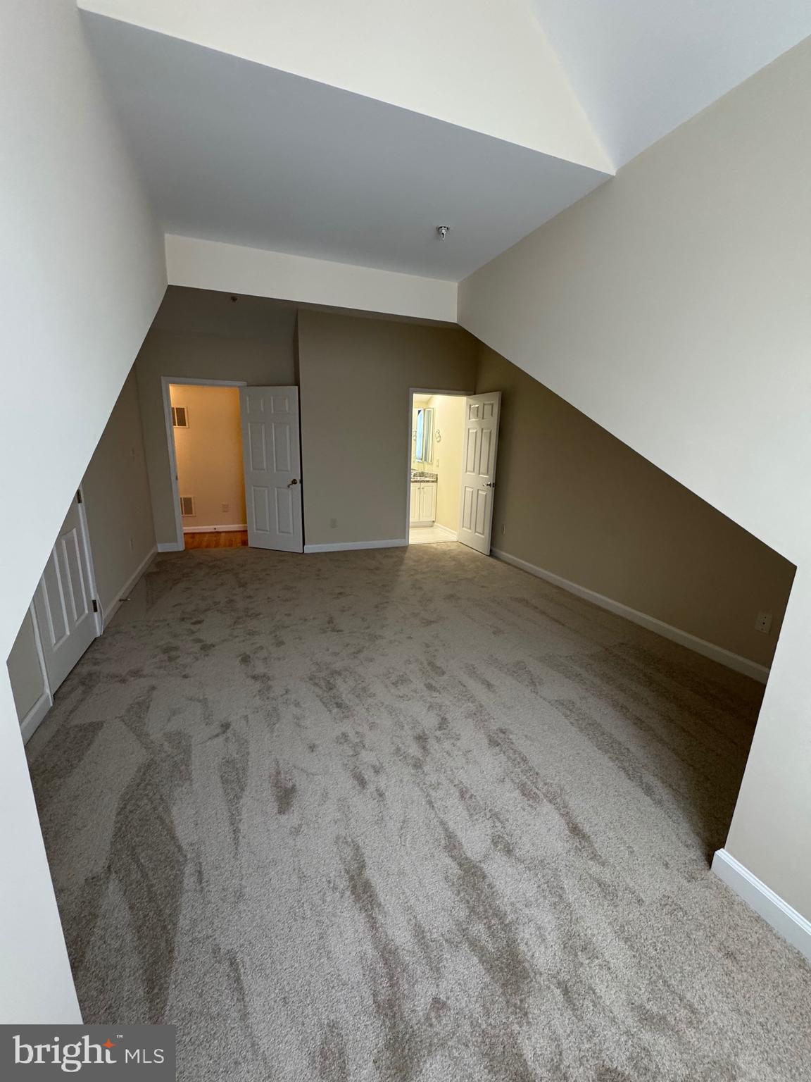 TYSONS VILLAGE - Residential Lease