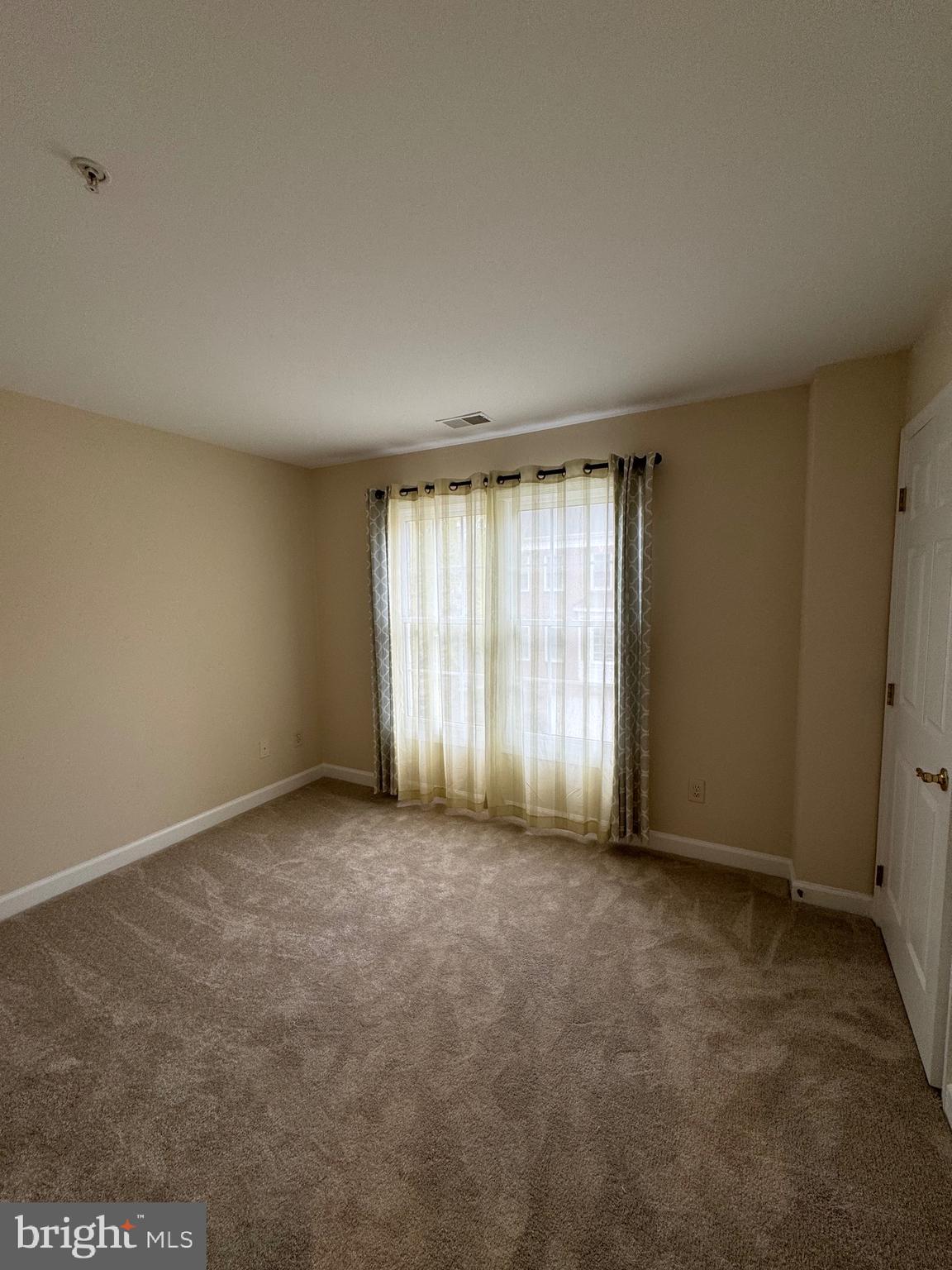 TYSONS VILLAGE - Residential Lease