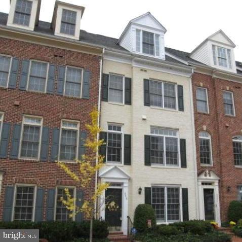 TYSONS VILLAGE - Residential Lease