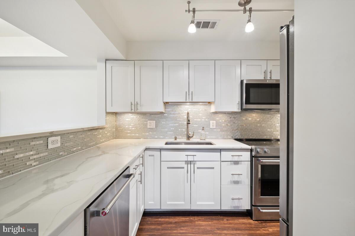 THE GABLES ON TUCKERMAN - Residential